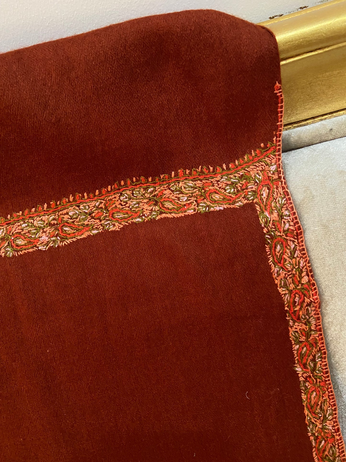 Toosh pashmina sui 4 side embroidered boarder