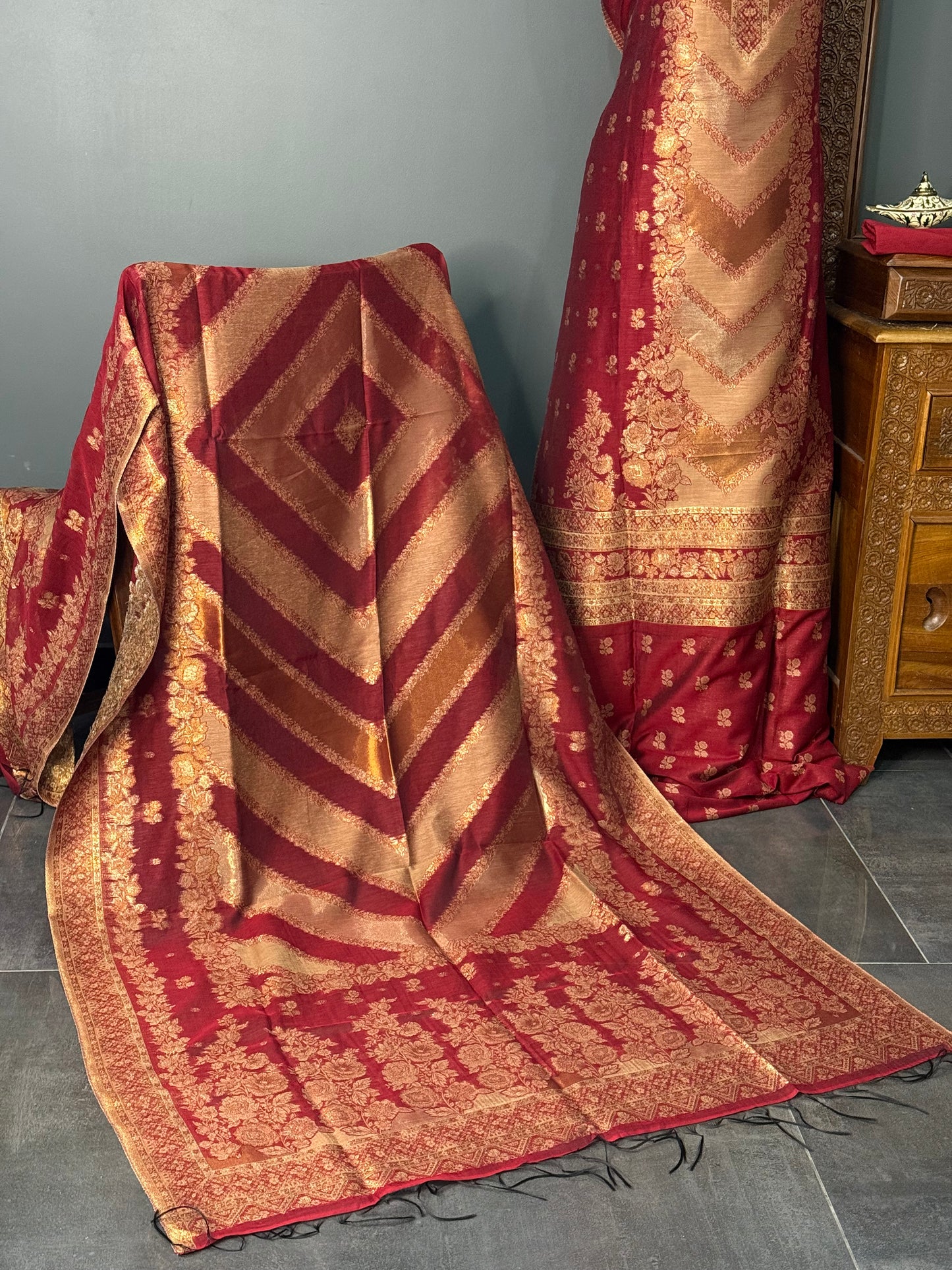 REGAL LOOM