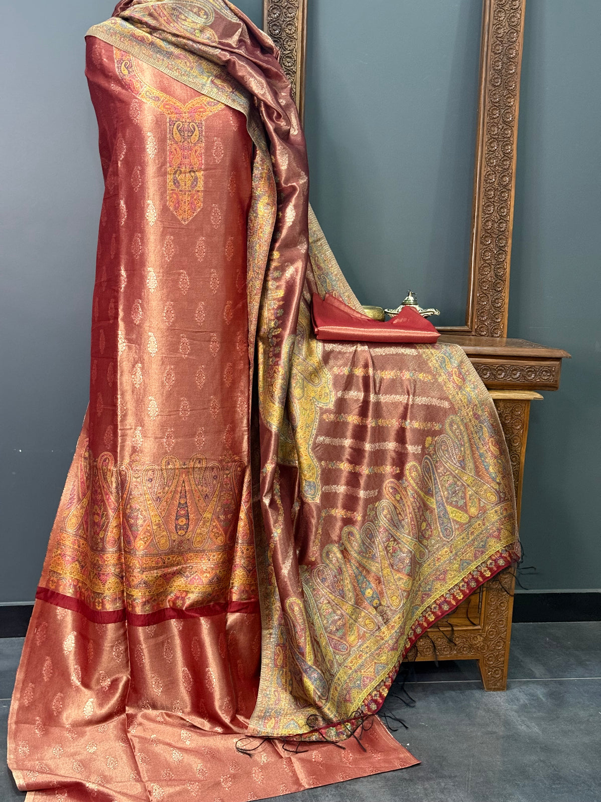 REGAL LOOM