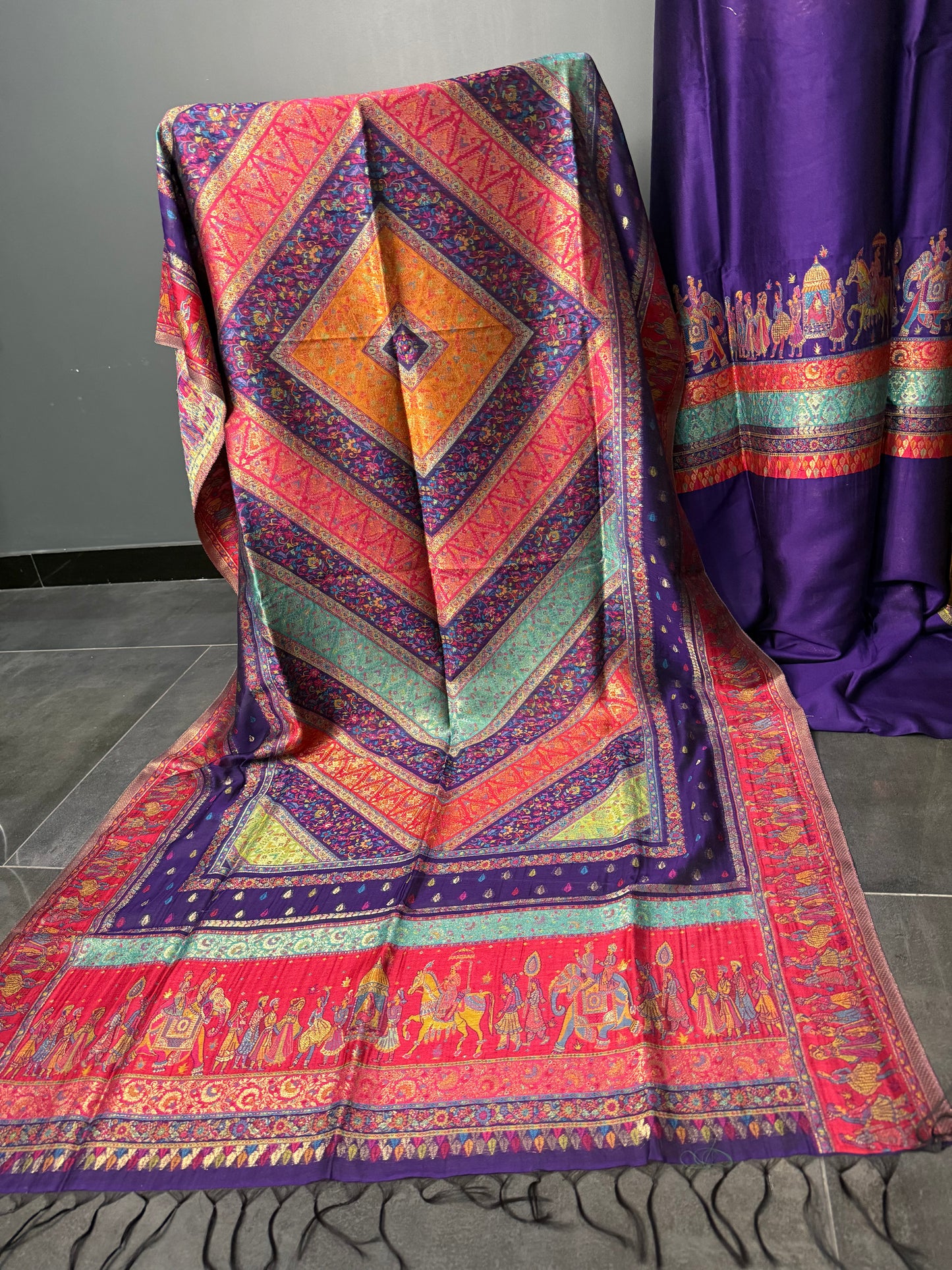 REGAL LOOM
