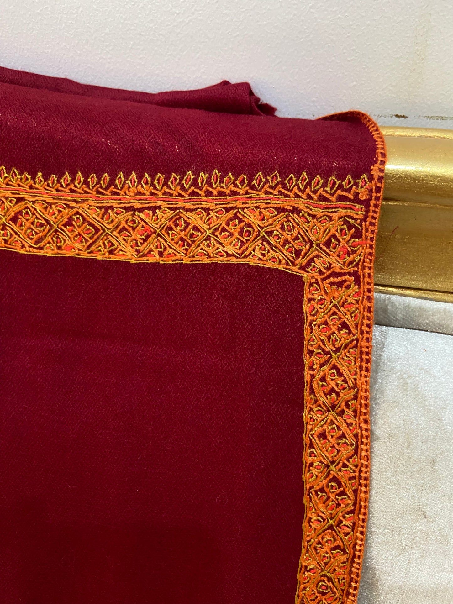 Toosh pashmina sui 4 side embroidered boarder