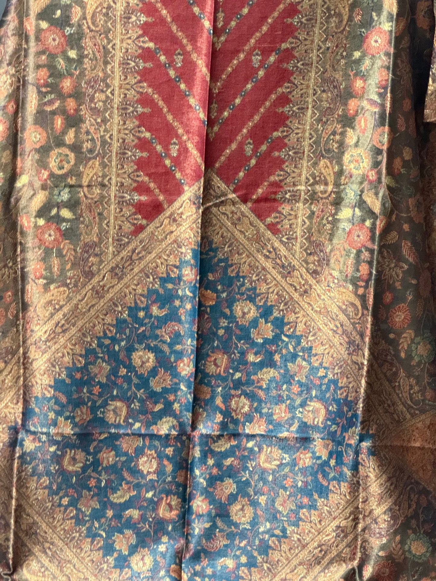REGAL LOOM