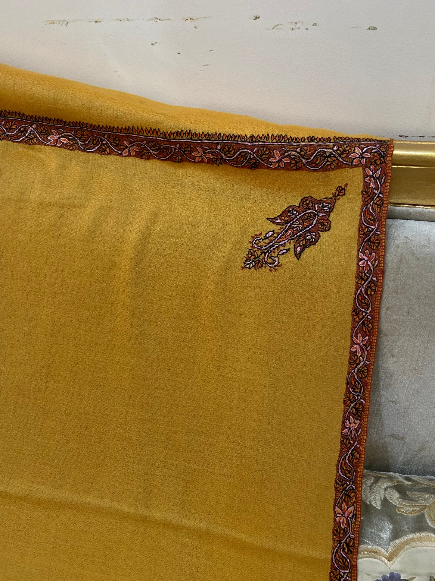 Toosh pashmina sui 4 side embroidered boarder