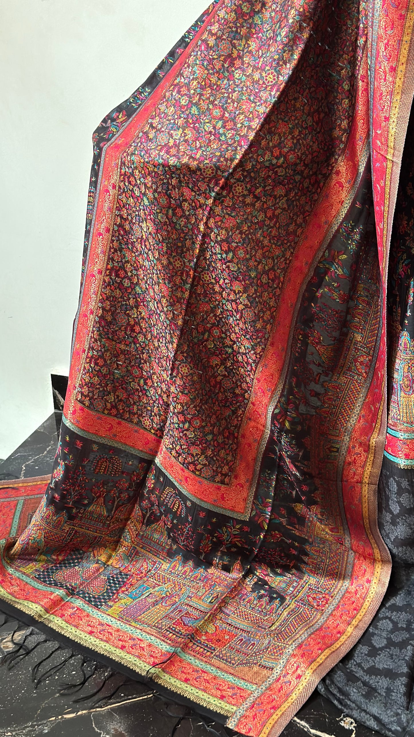 REGAL LOOM