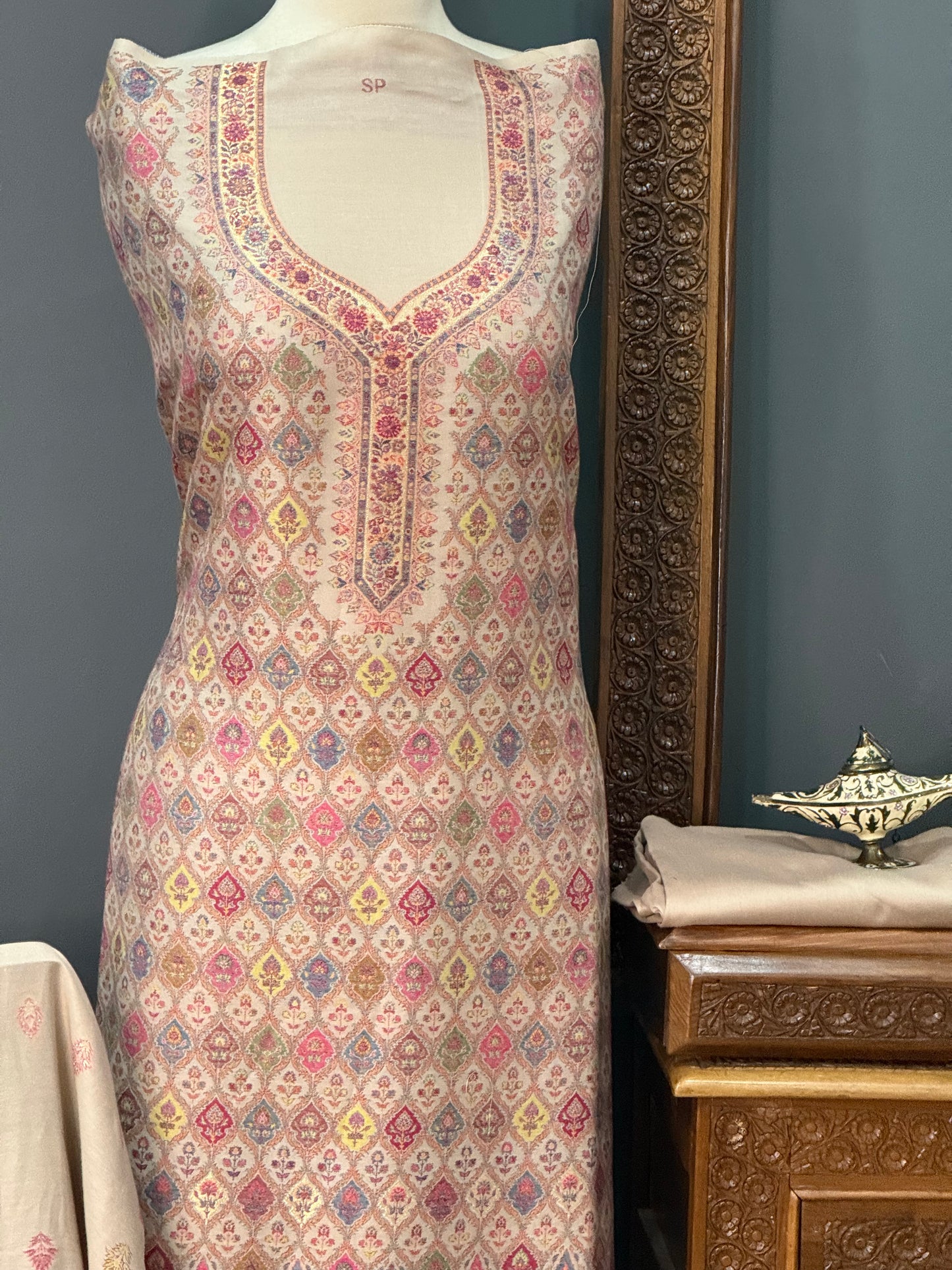KANI PASHMINA SUIT