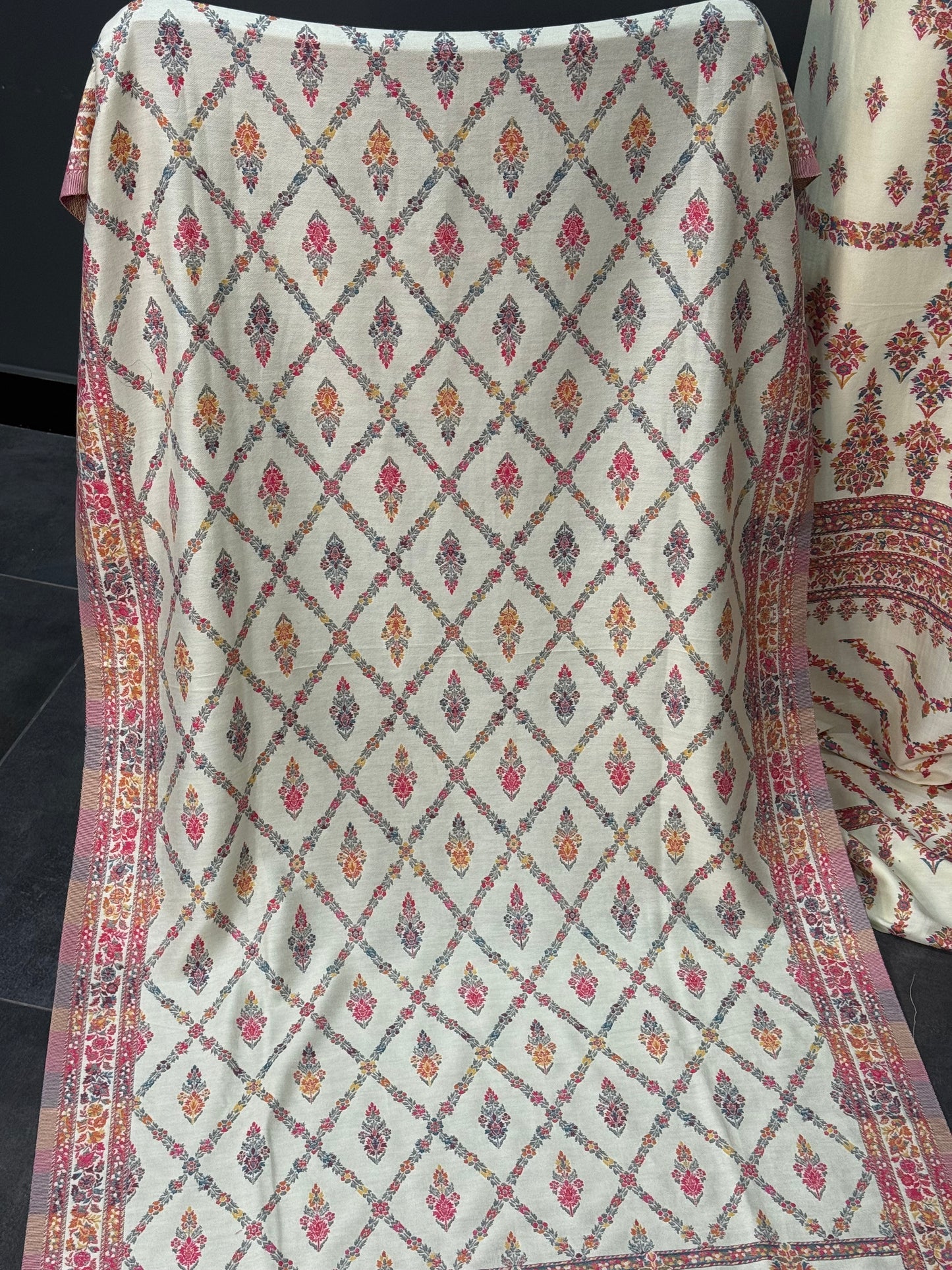 KANI PASHMINA SUIT