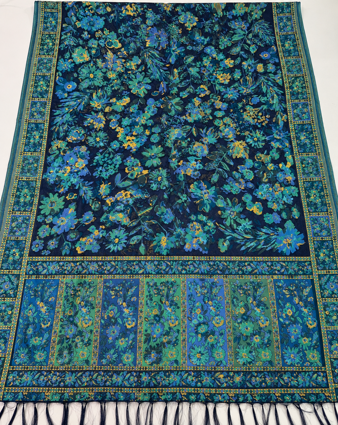 REGAL LOOM