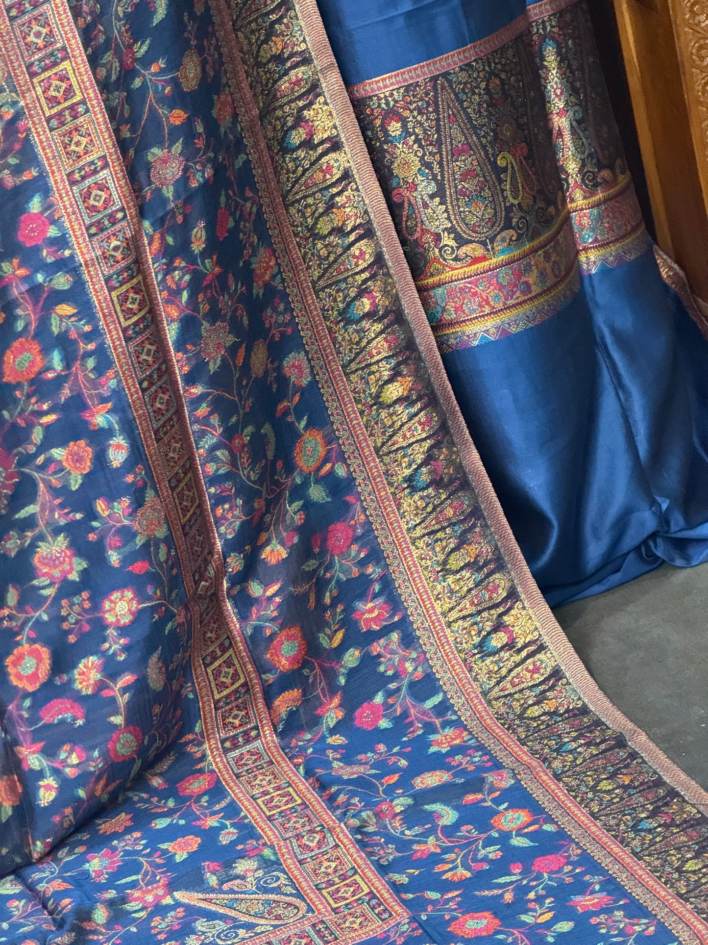 REGAL LOOM