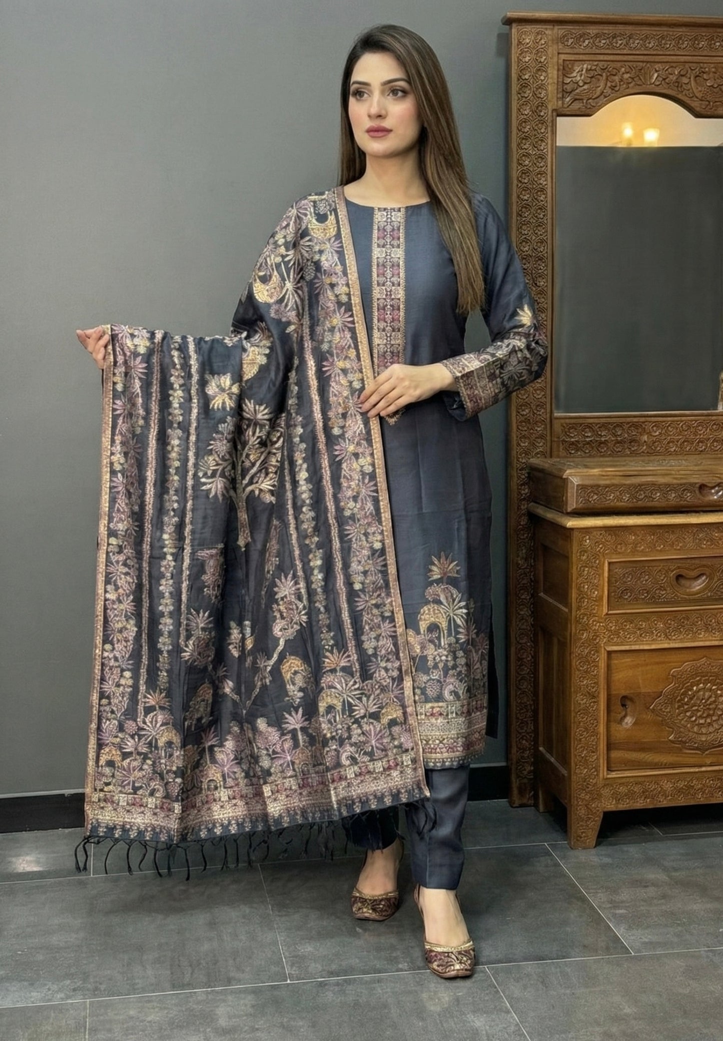 REGAL LOOM
