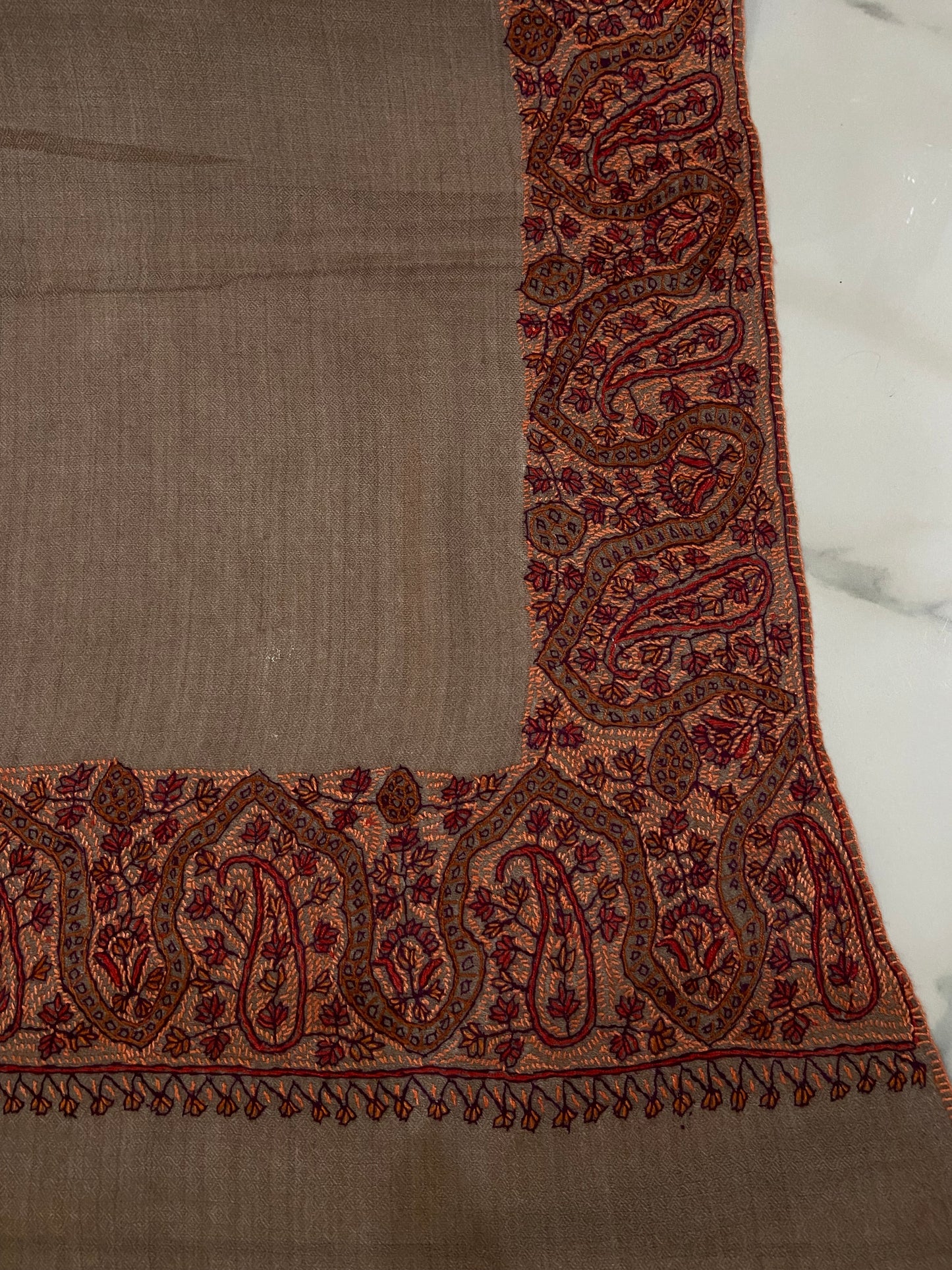 Toosh pashmina sui 4 side embroidered boarder