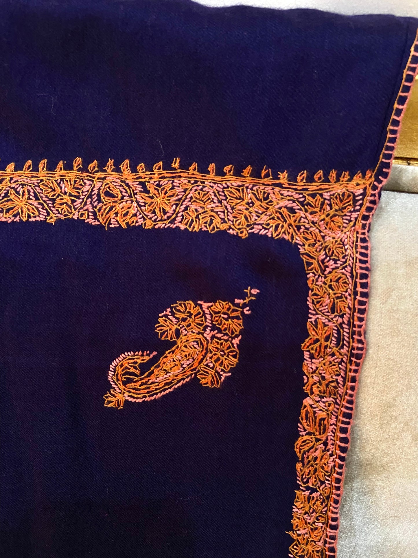 Toosh pashmina sui 4 side embroidered boarder