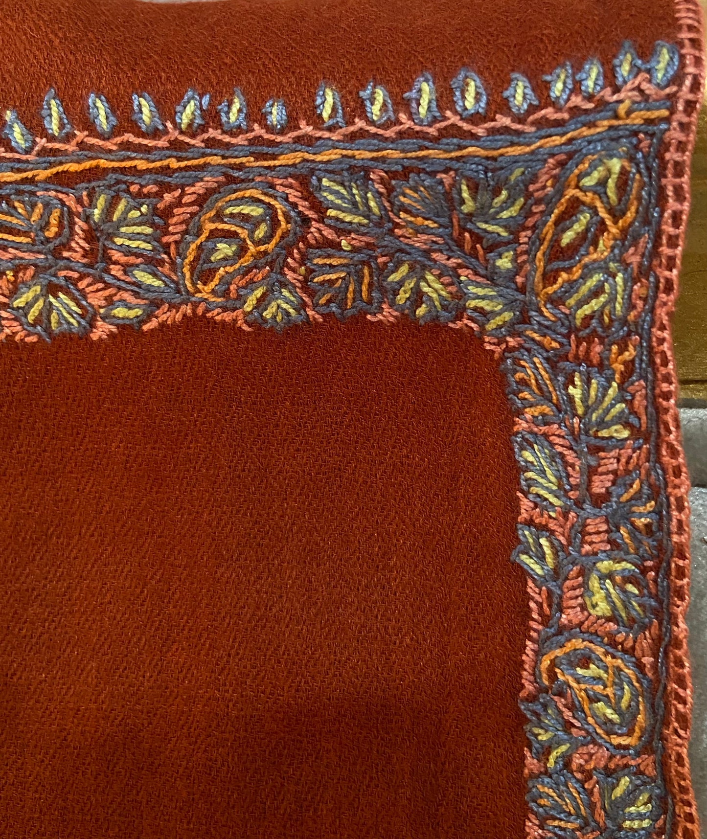 Toosh pashmina sui 4 side embroidered boarder