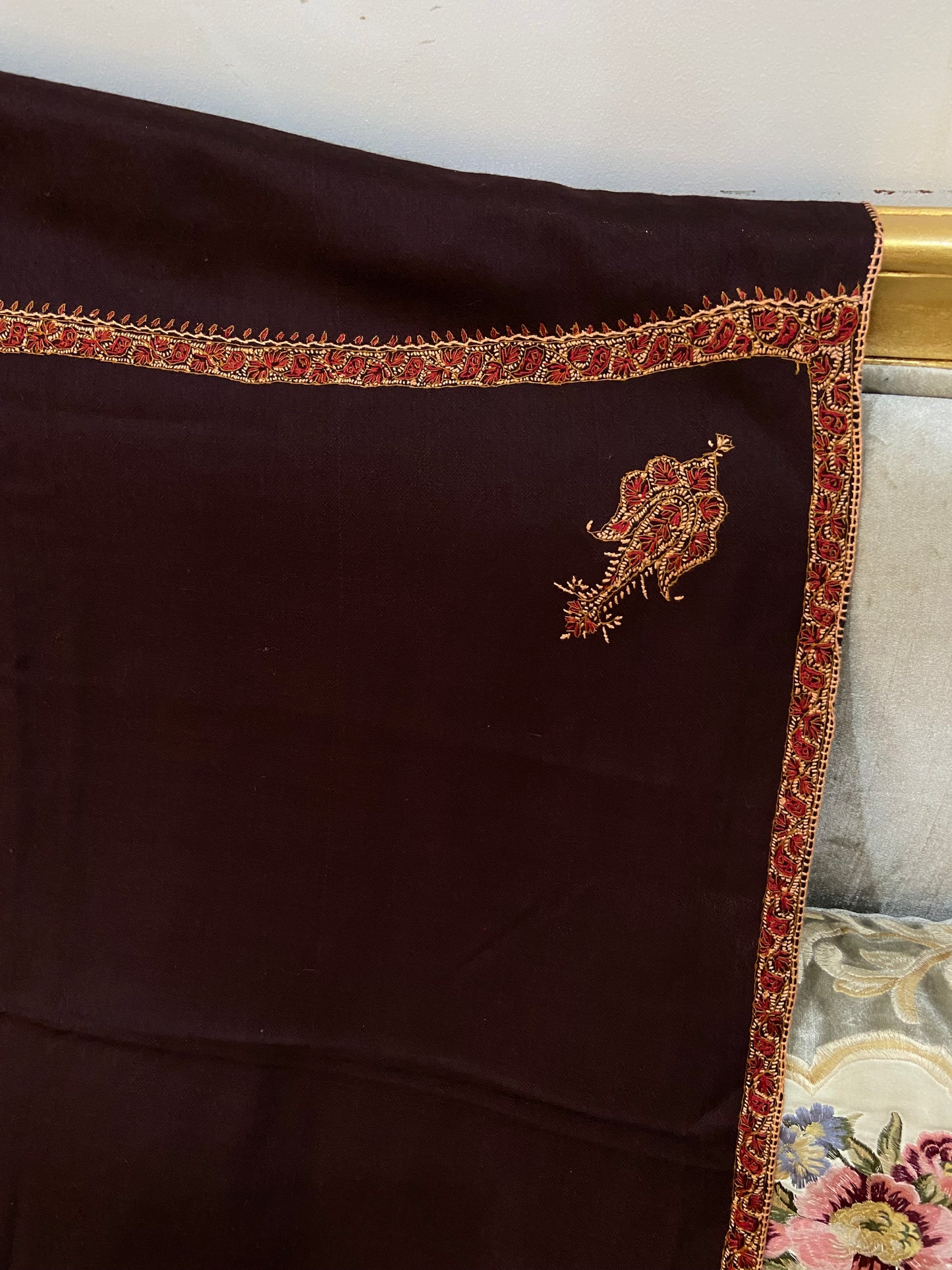 Toosh pashmina sui 4 side embroidered boarder