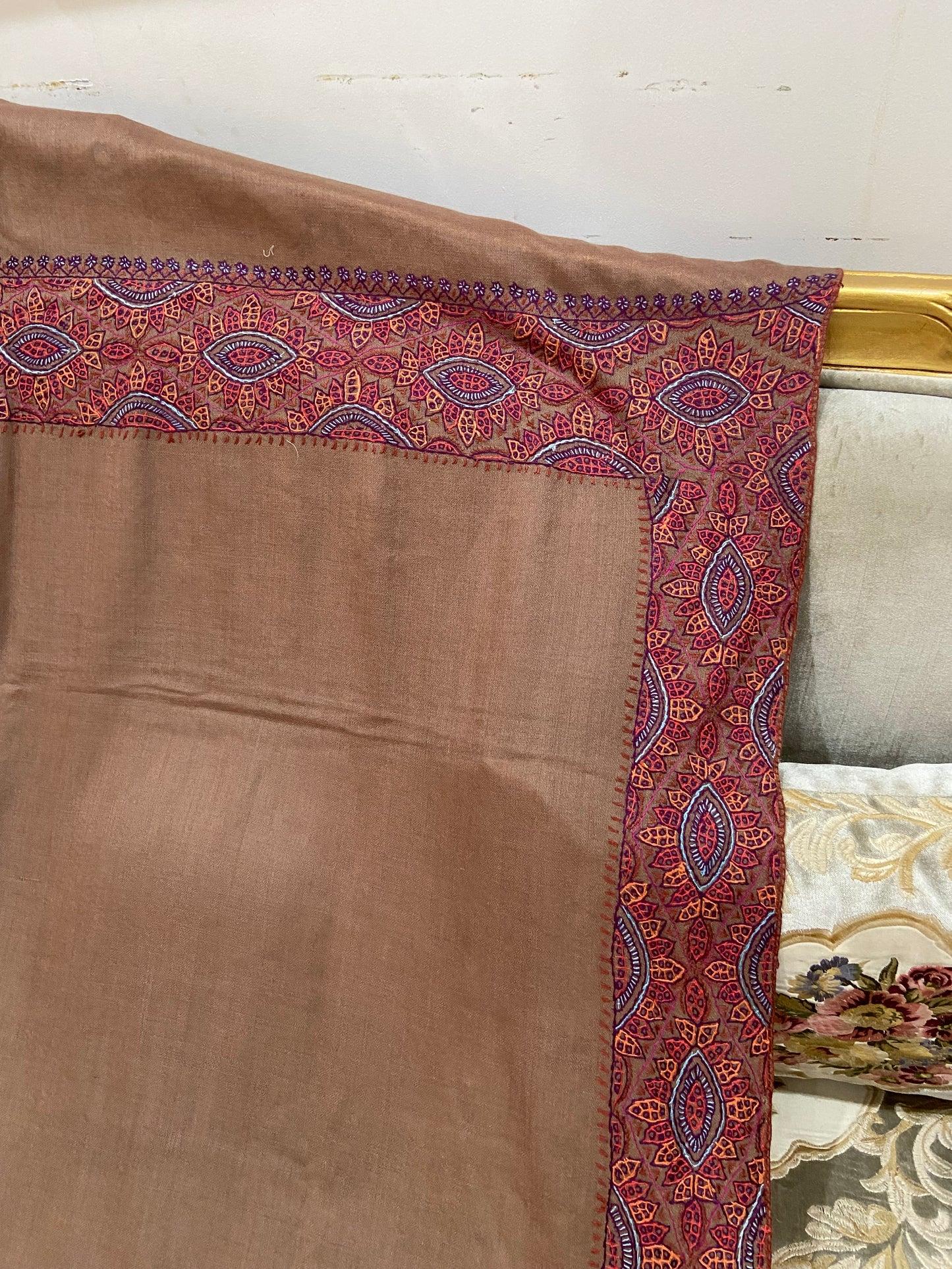 Toosh pashmina sui 4 side embroidered boarder
