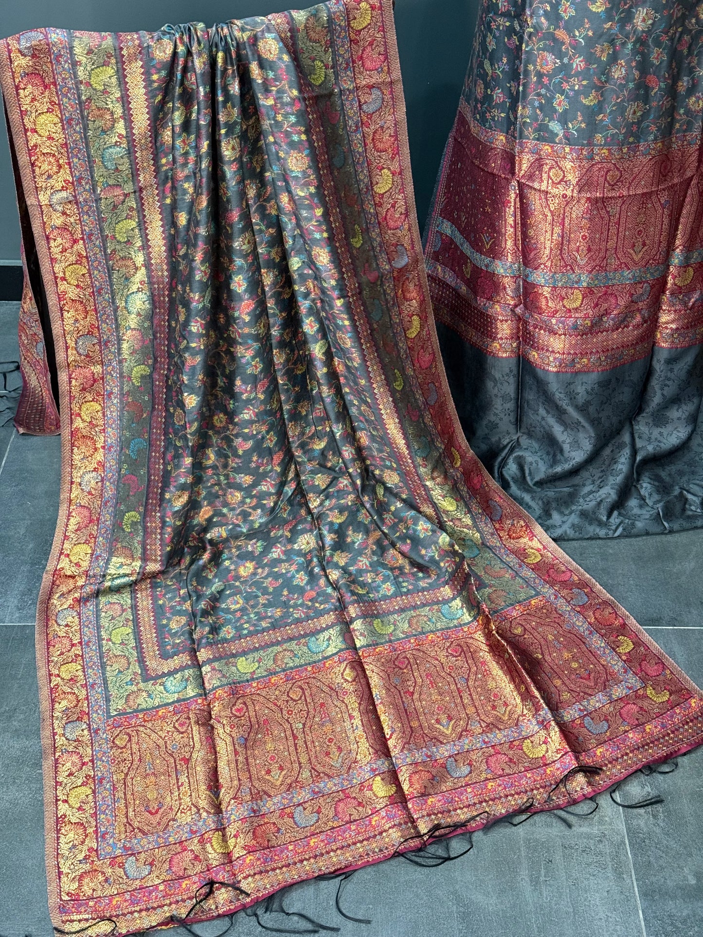 REGAL LOOM