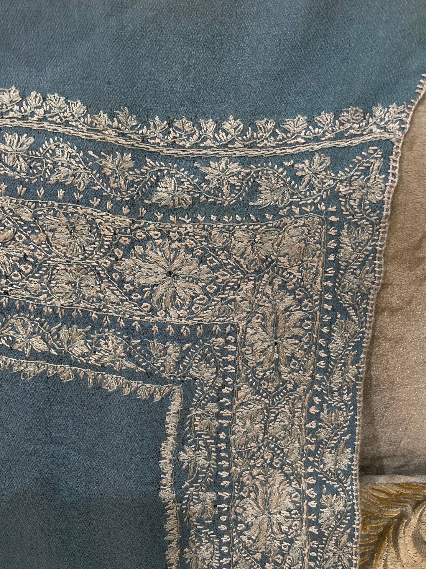 Toosh pashmina sui 4 side embroidered boarder