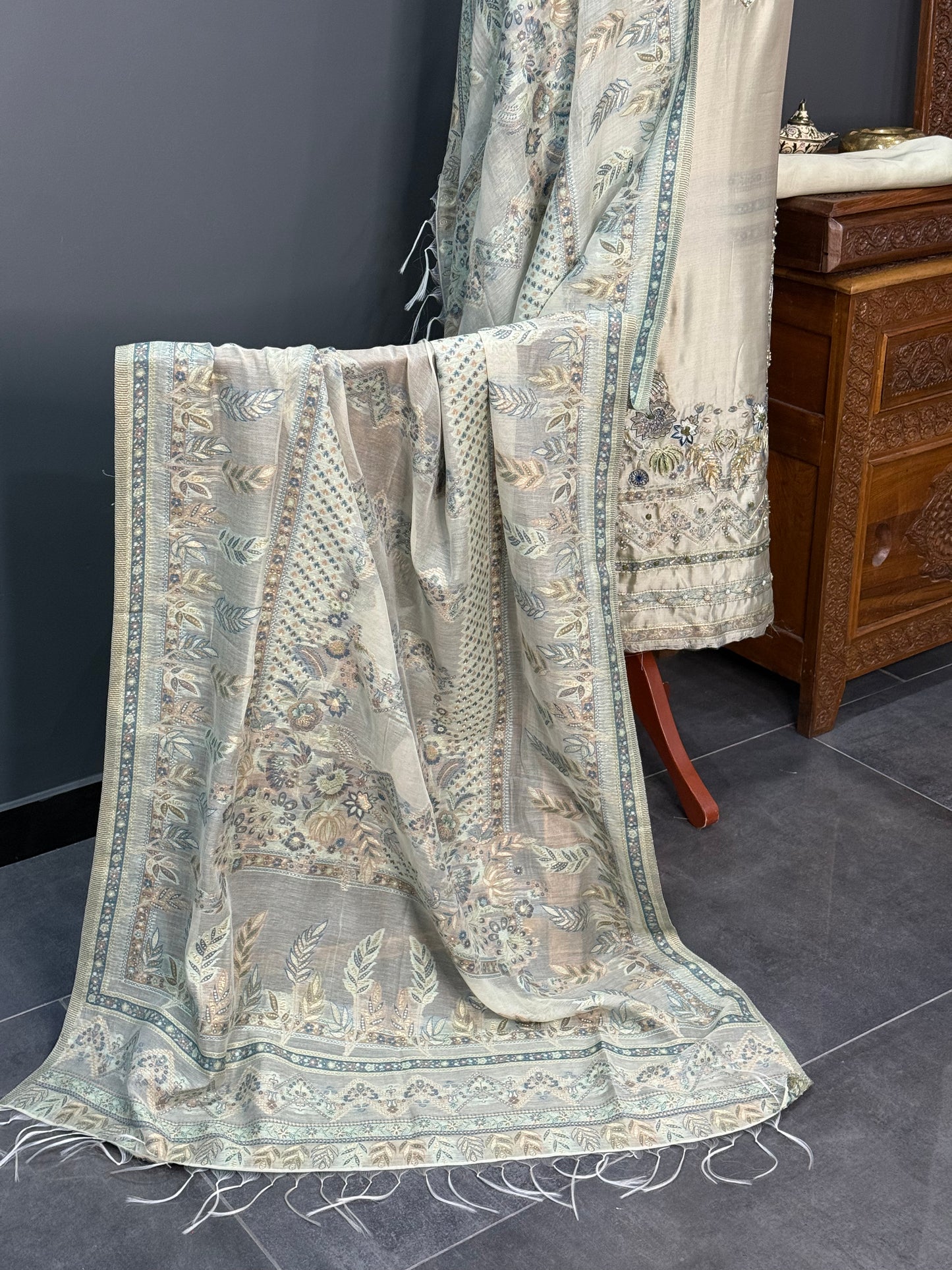 REGAL LOOM