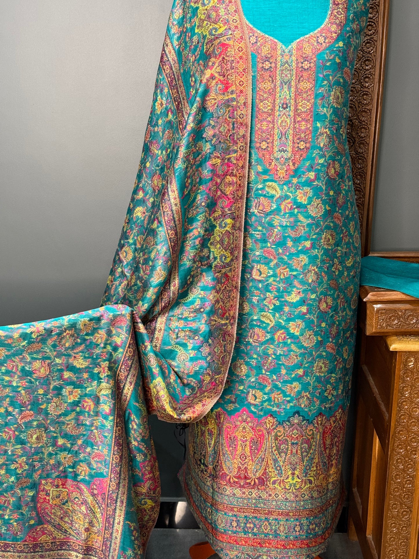 REGAL LOOM