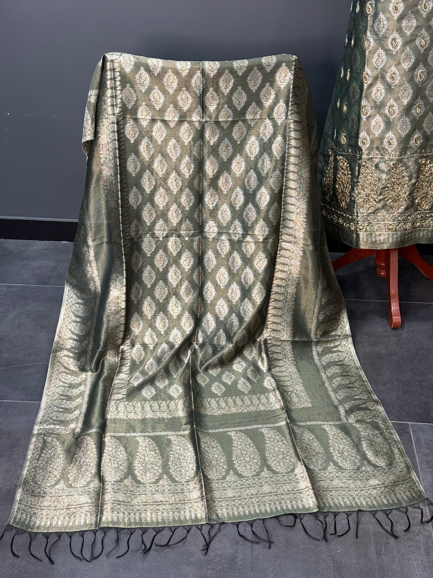 REGAL LOOM