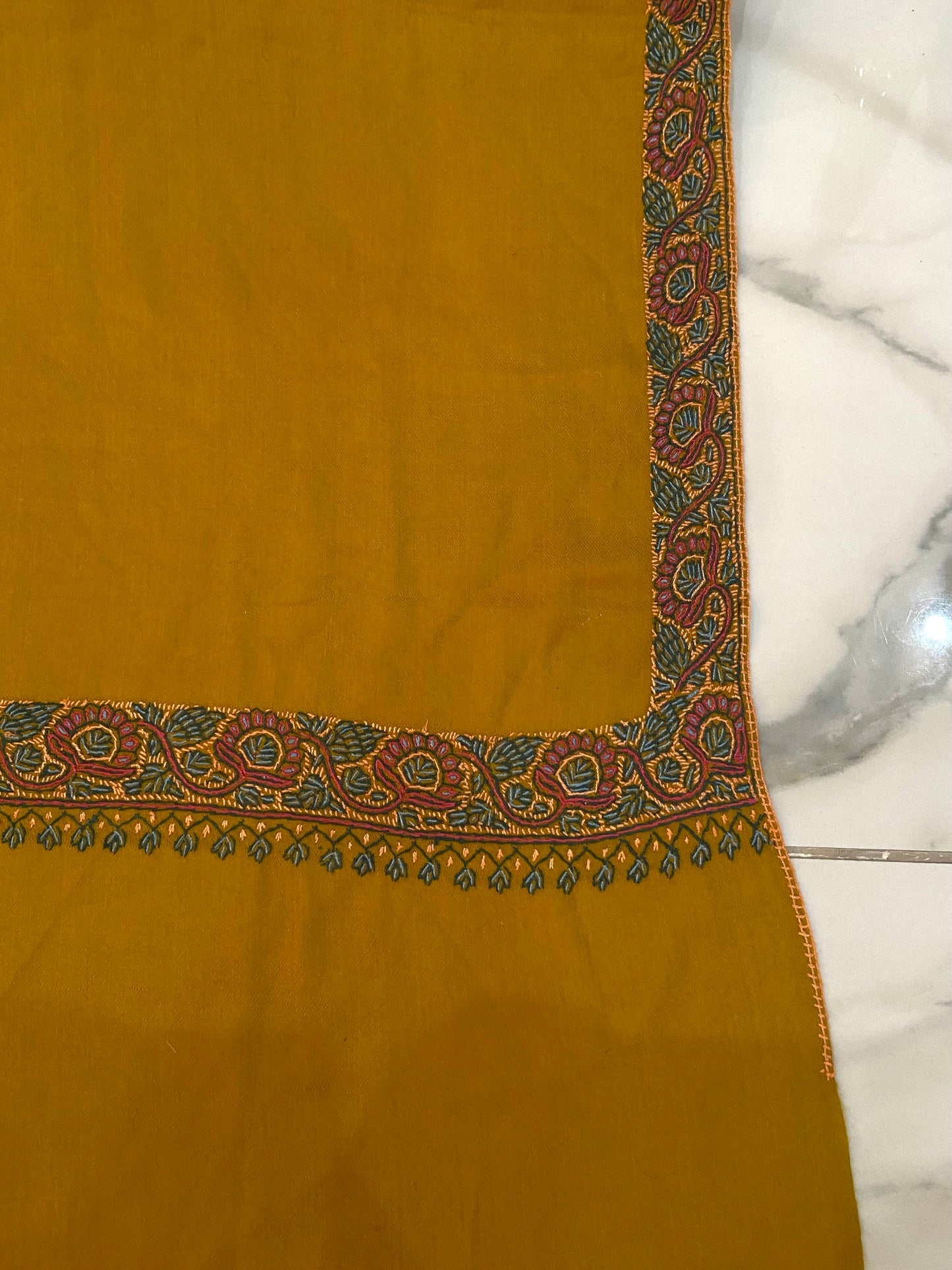 Toosh pashmina sui 4 side embroidered boarder