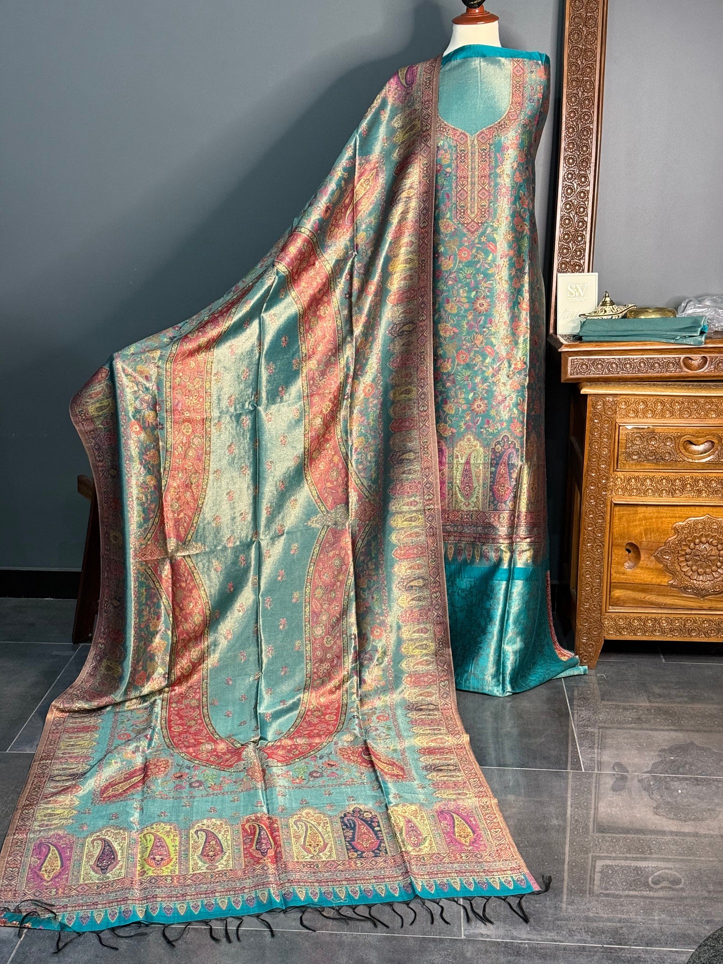 REGAL LOOM