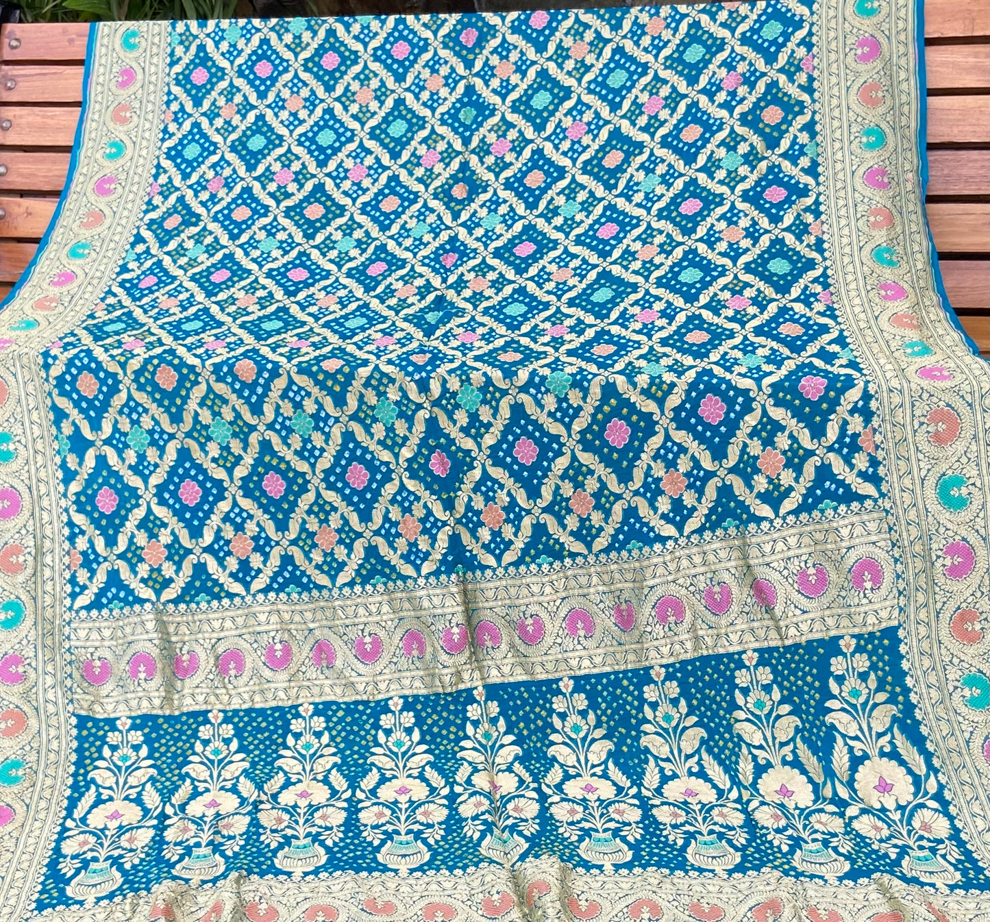 Pure Georgette neem Zari with mena kari