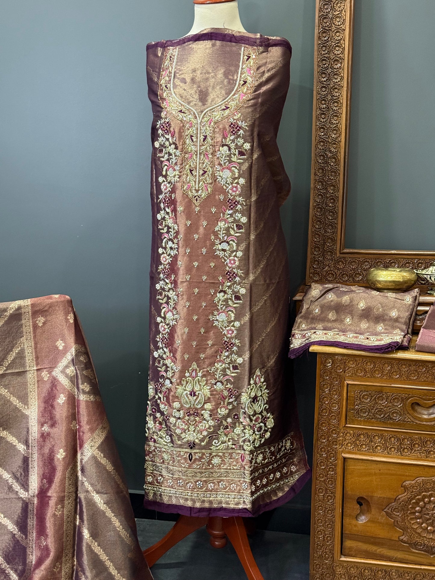 REGAL LOOM