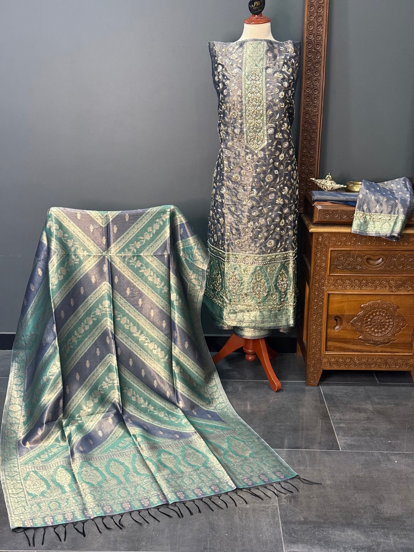 REGAL LOOM