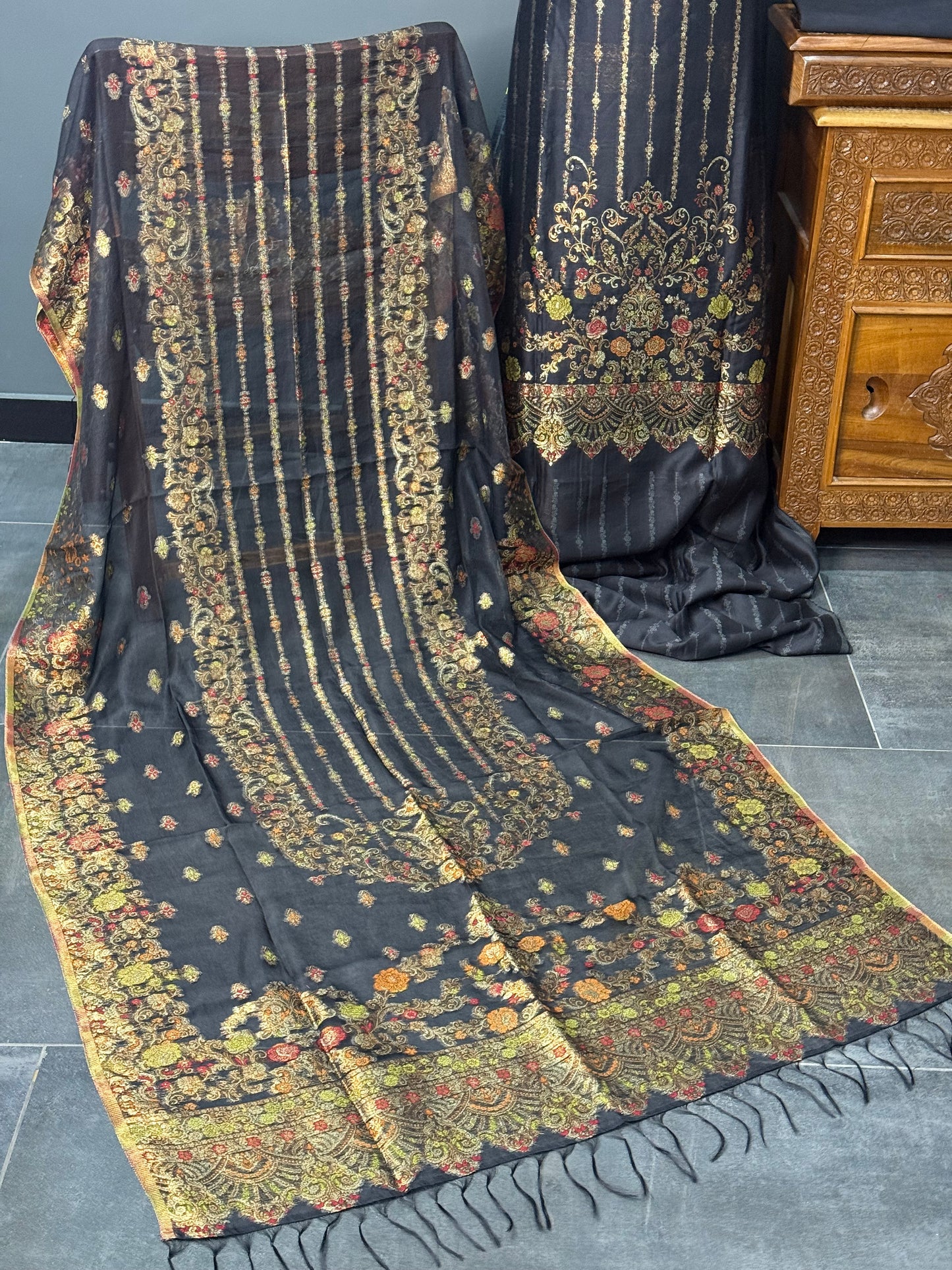 LREGAL LOOM SHAHI RESHAM