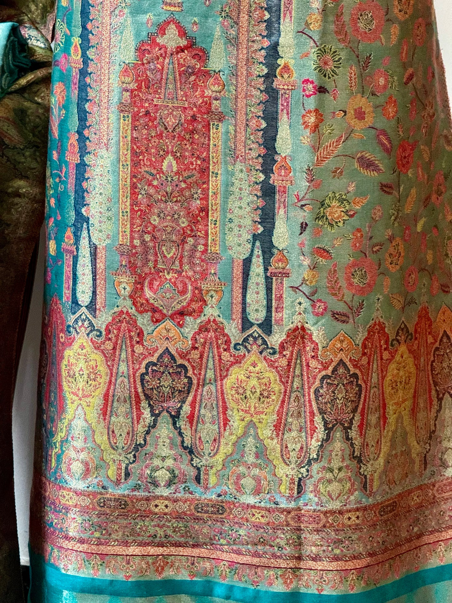 REGAL LOOM