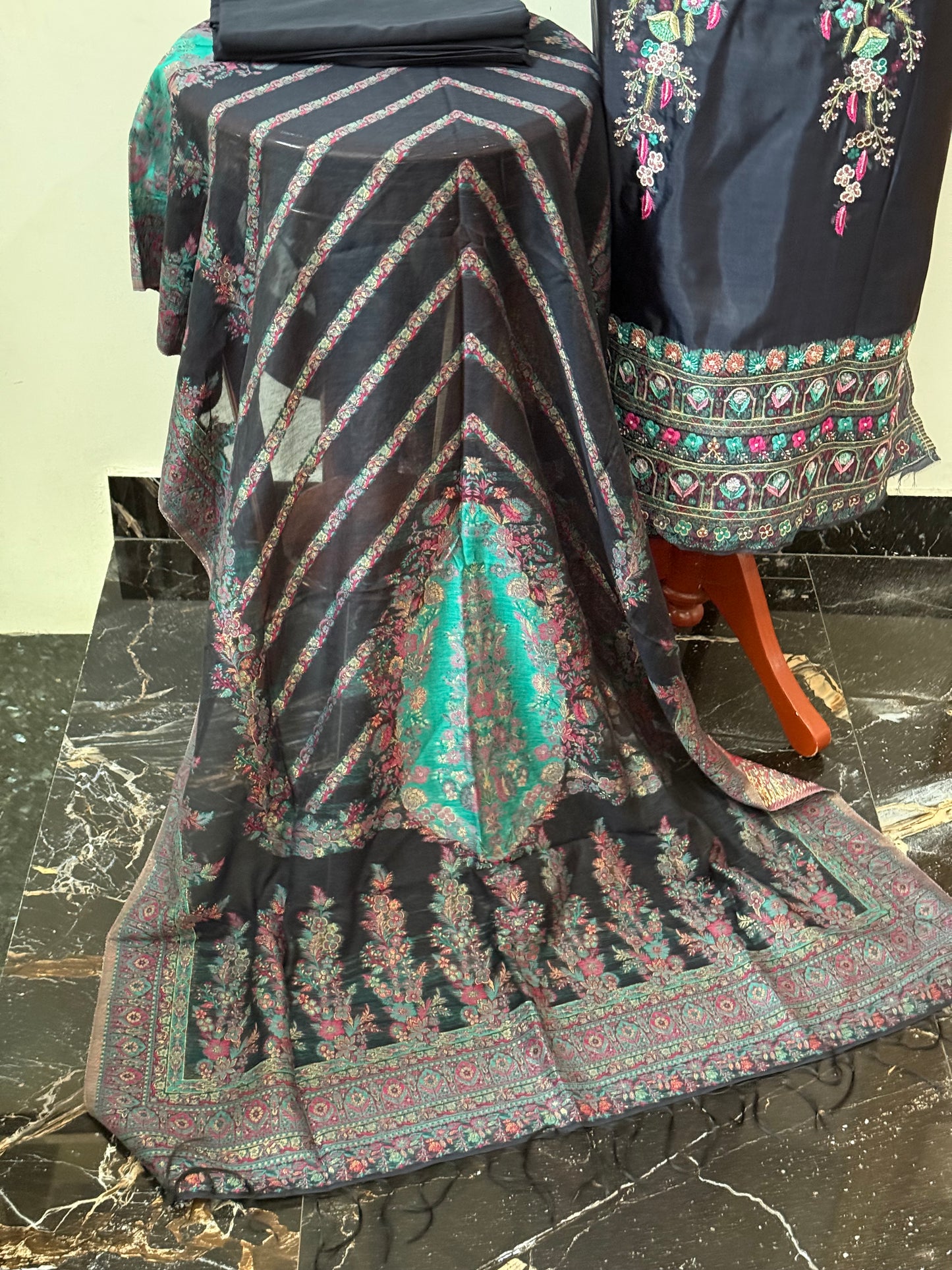 REGAL LOOM
