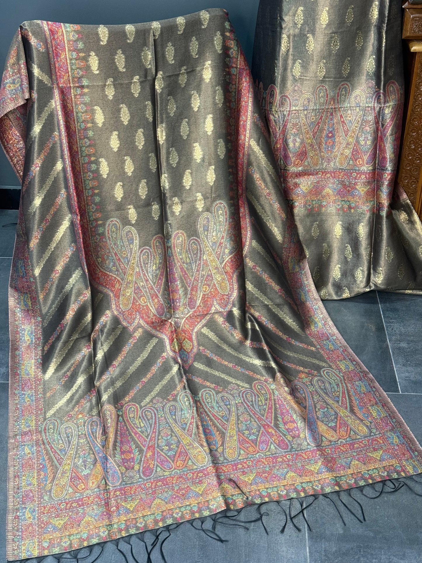 REGAL LOOM