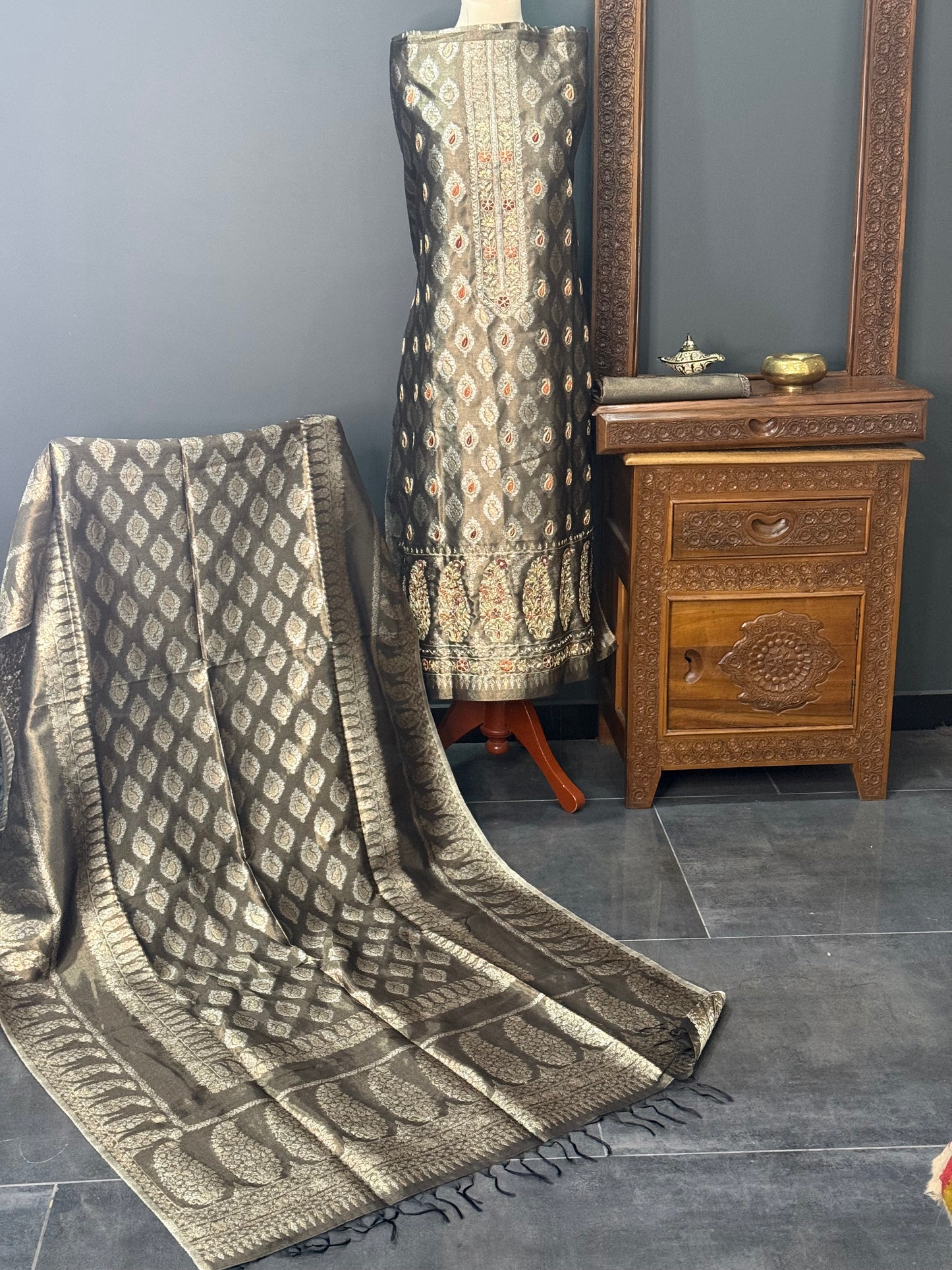REGAL LOOM