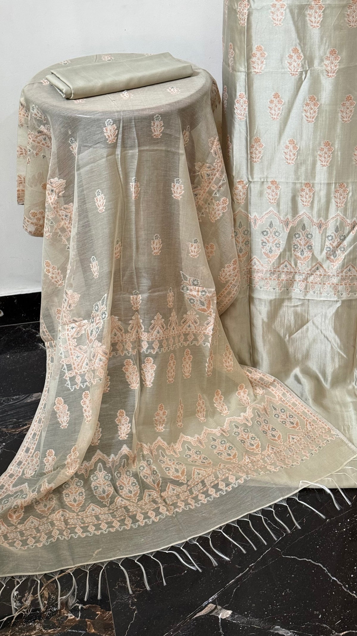 REGAL LOOM