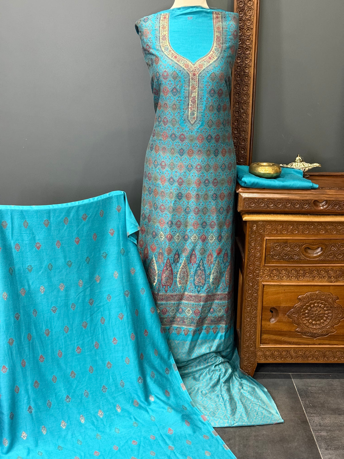 KANI PASHMINA SUIT