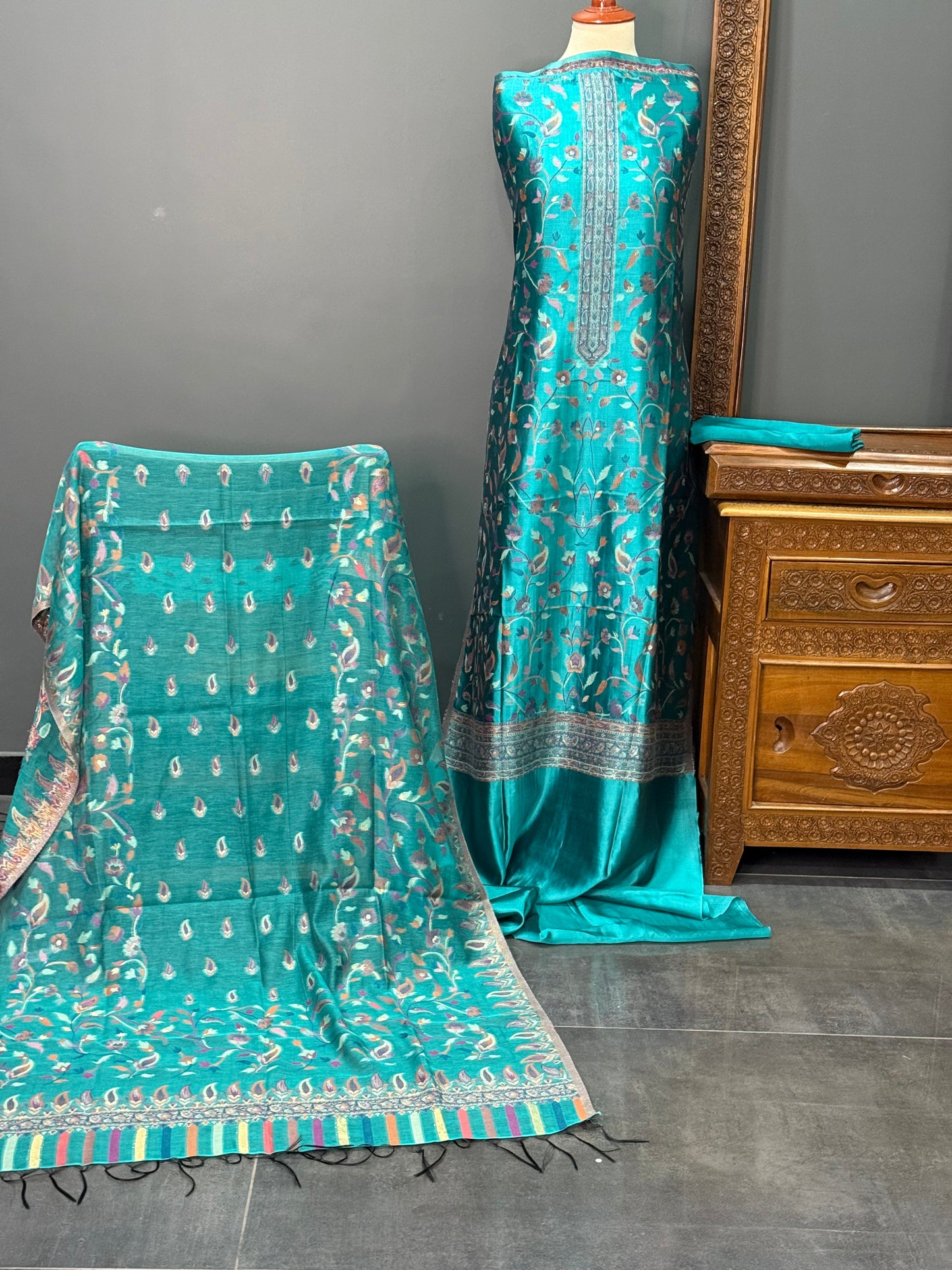 REGAL LOOM