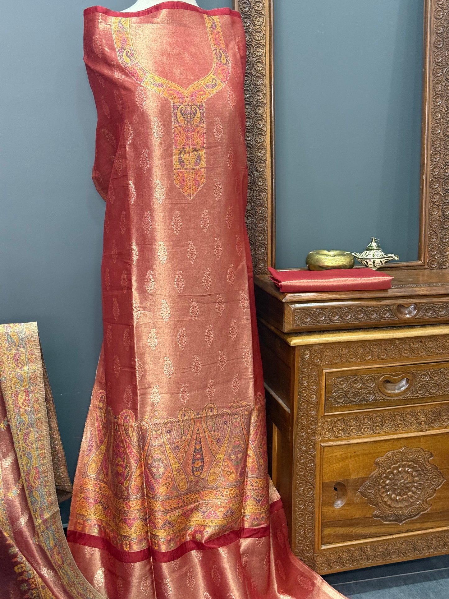 REGAL LOOM
