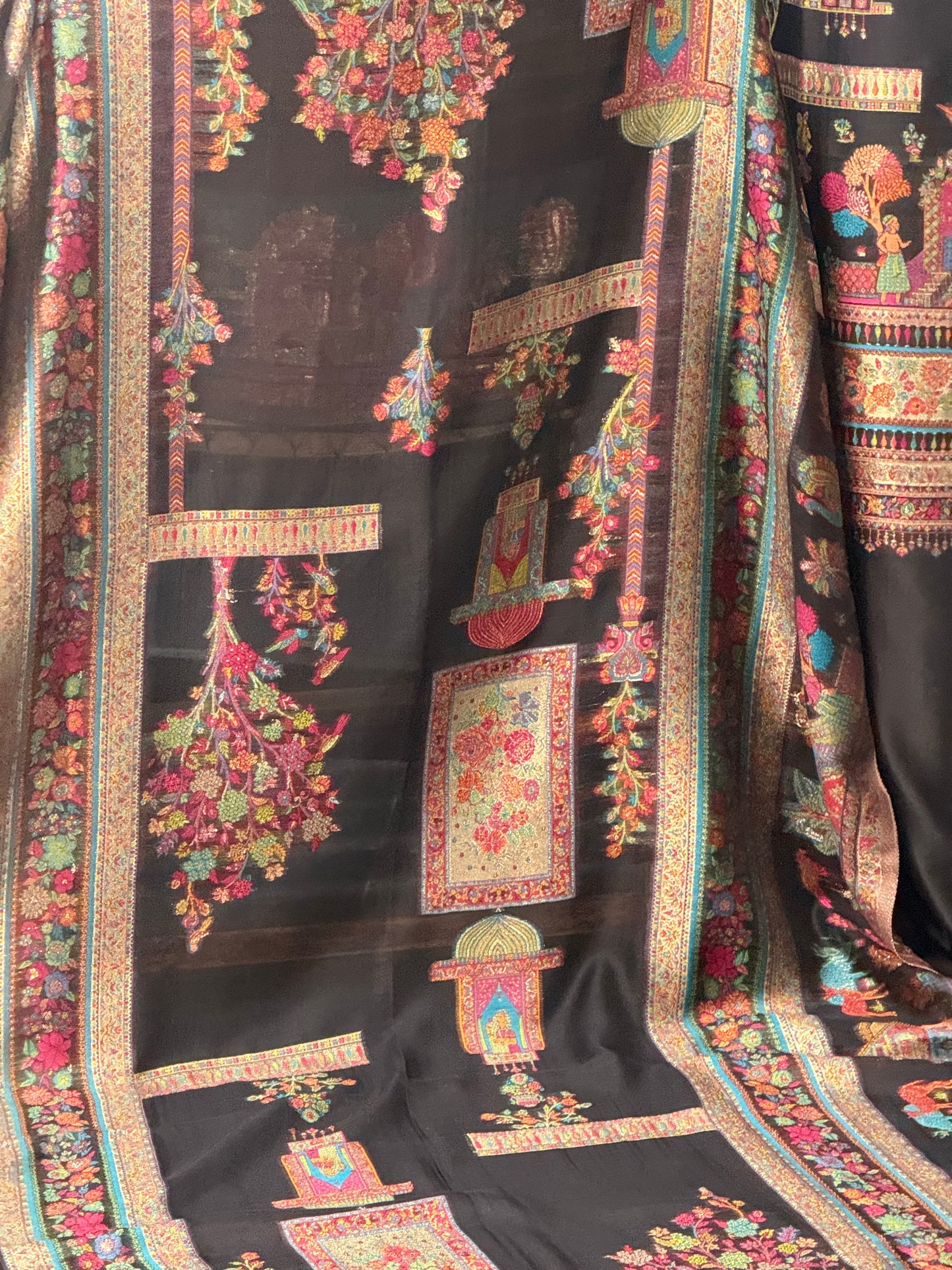 REGAL LOOM