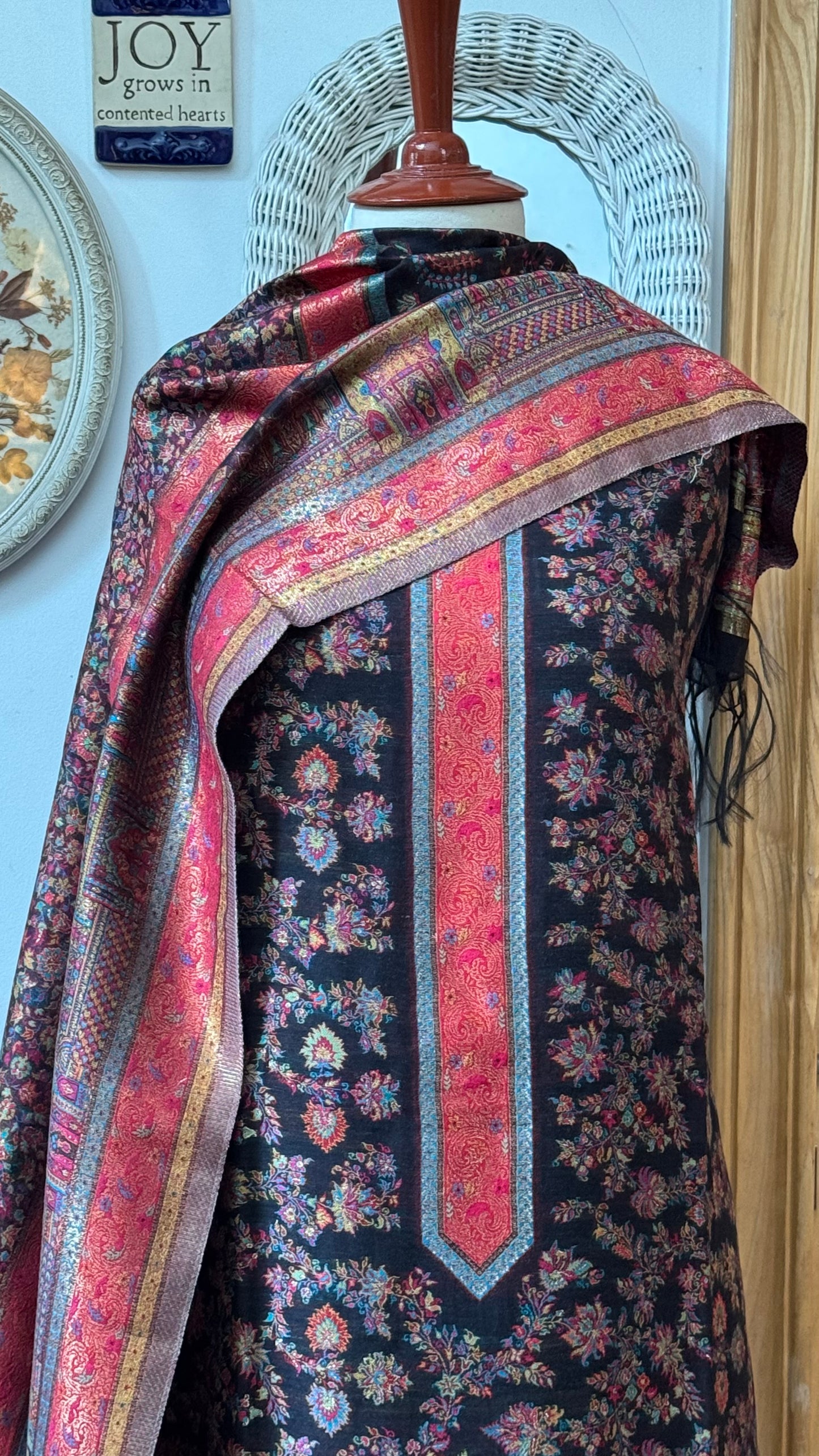 REGAL LOOM