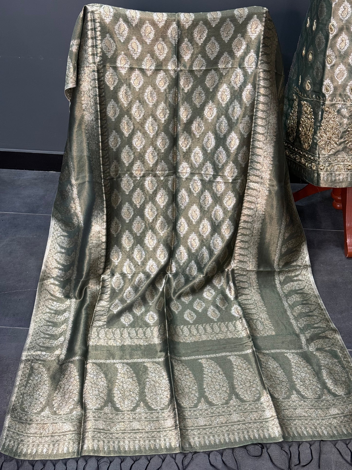 REGAL LOOM