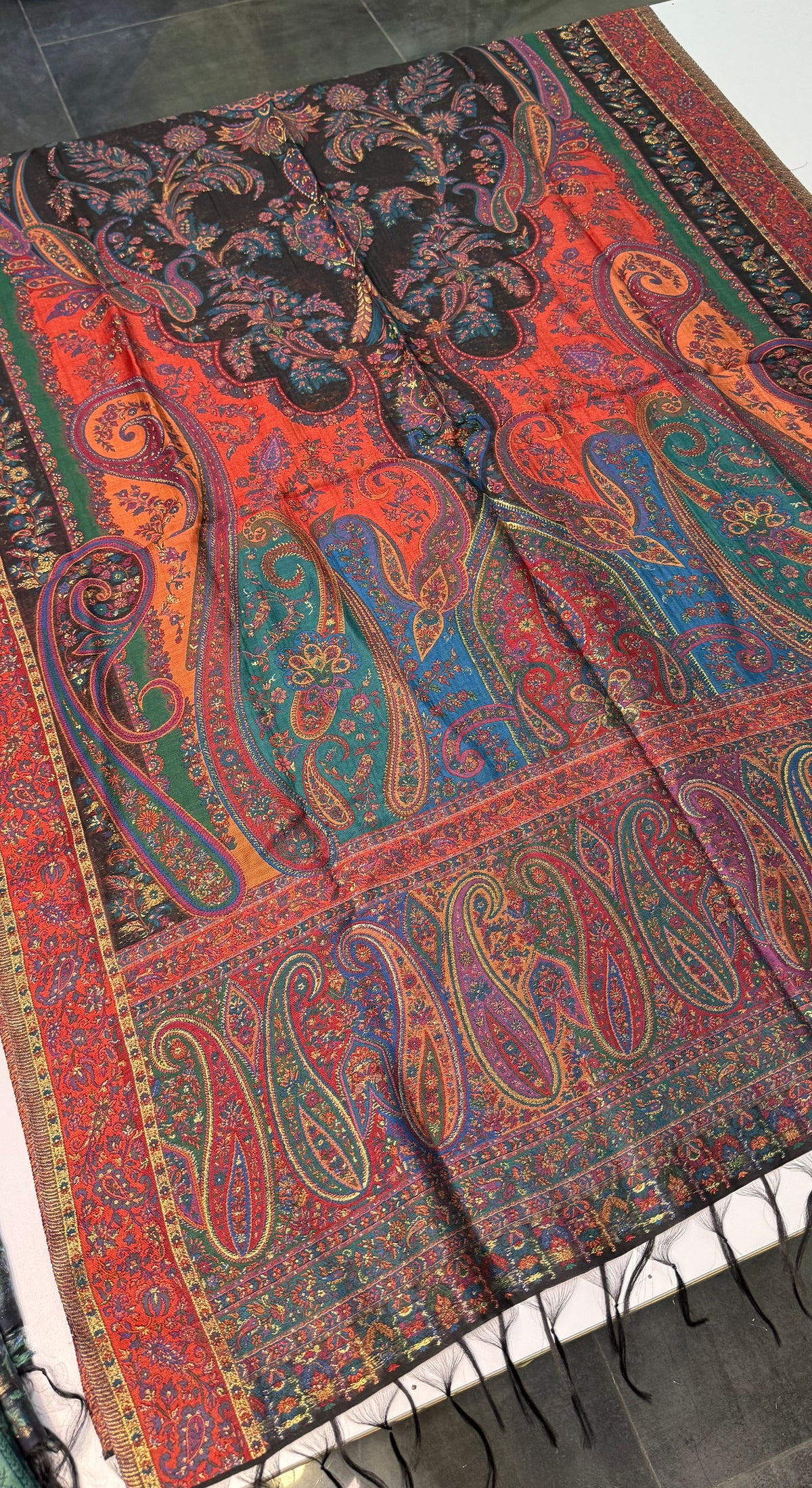 REGAL LOOM