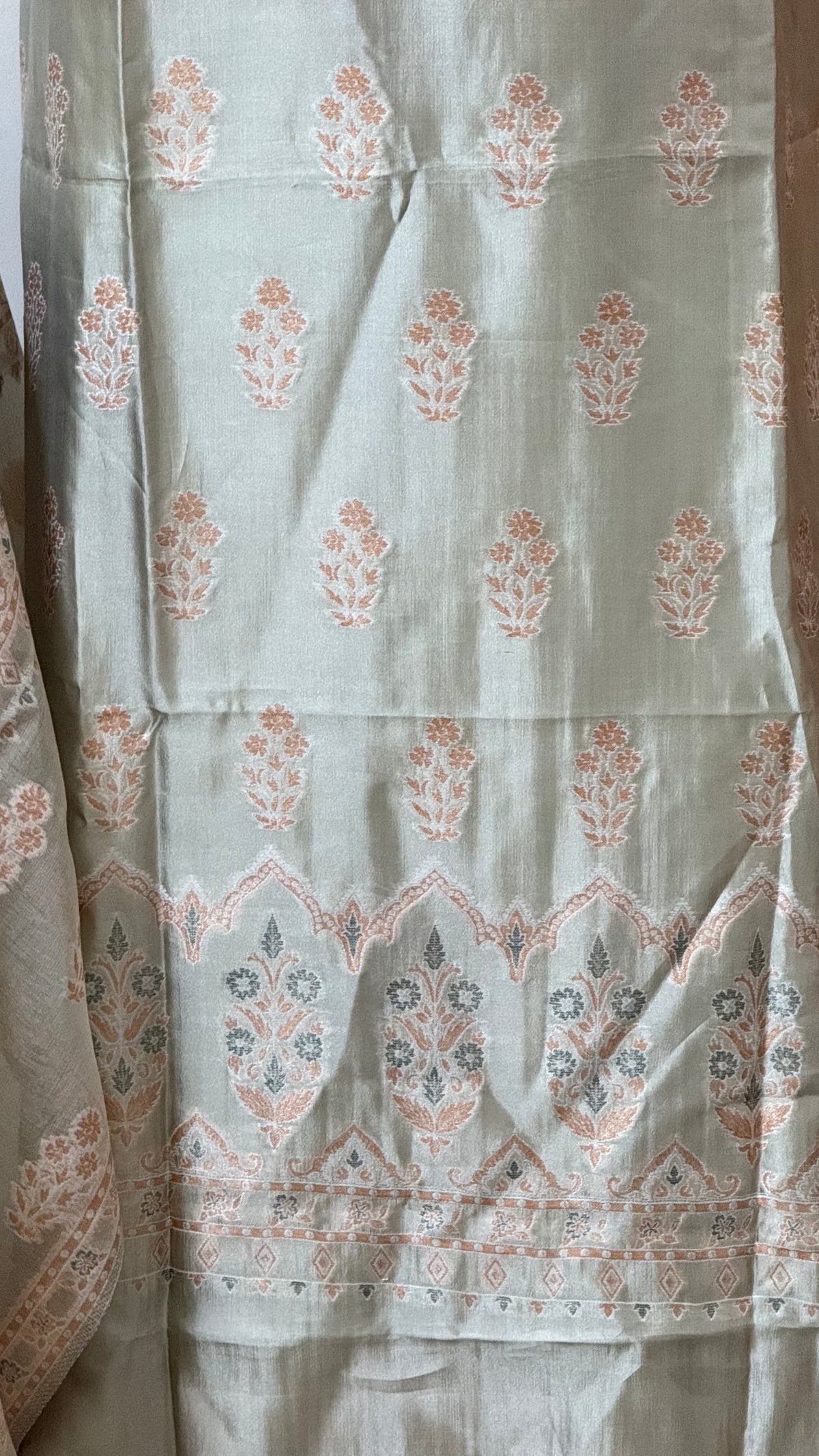 REGAL LOOM