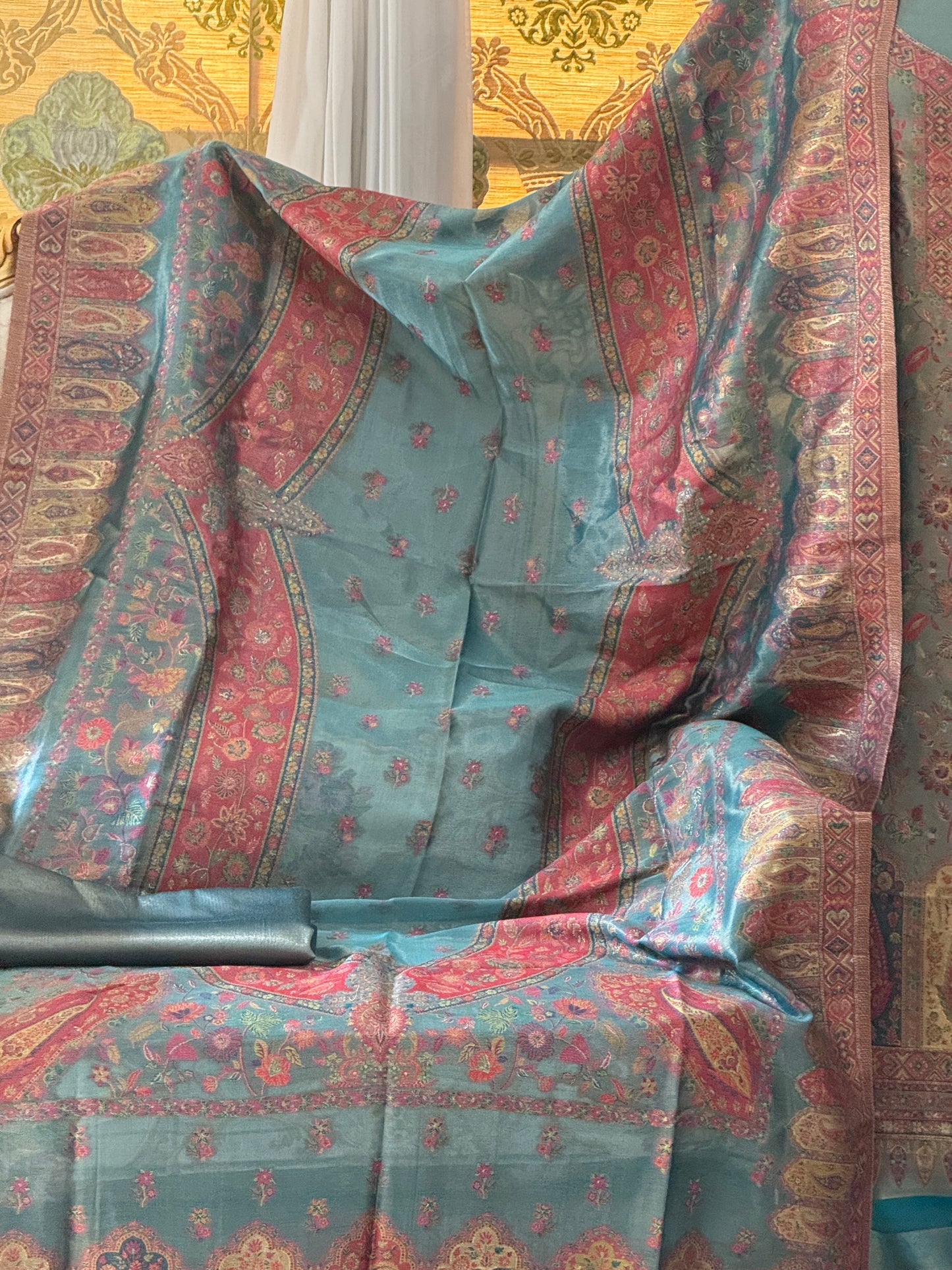 REGAL LOOM