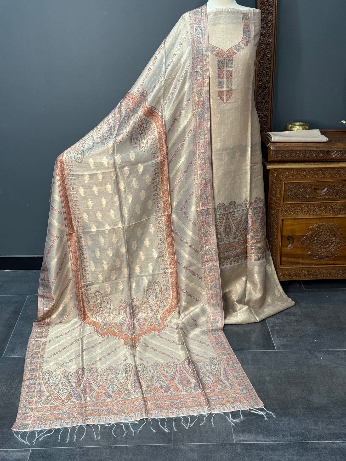 REGAL LOOM