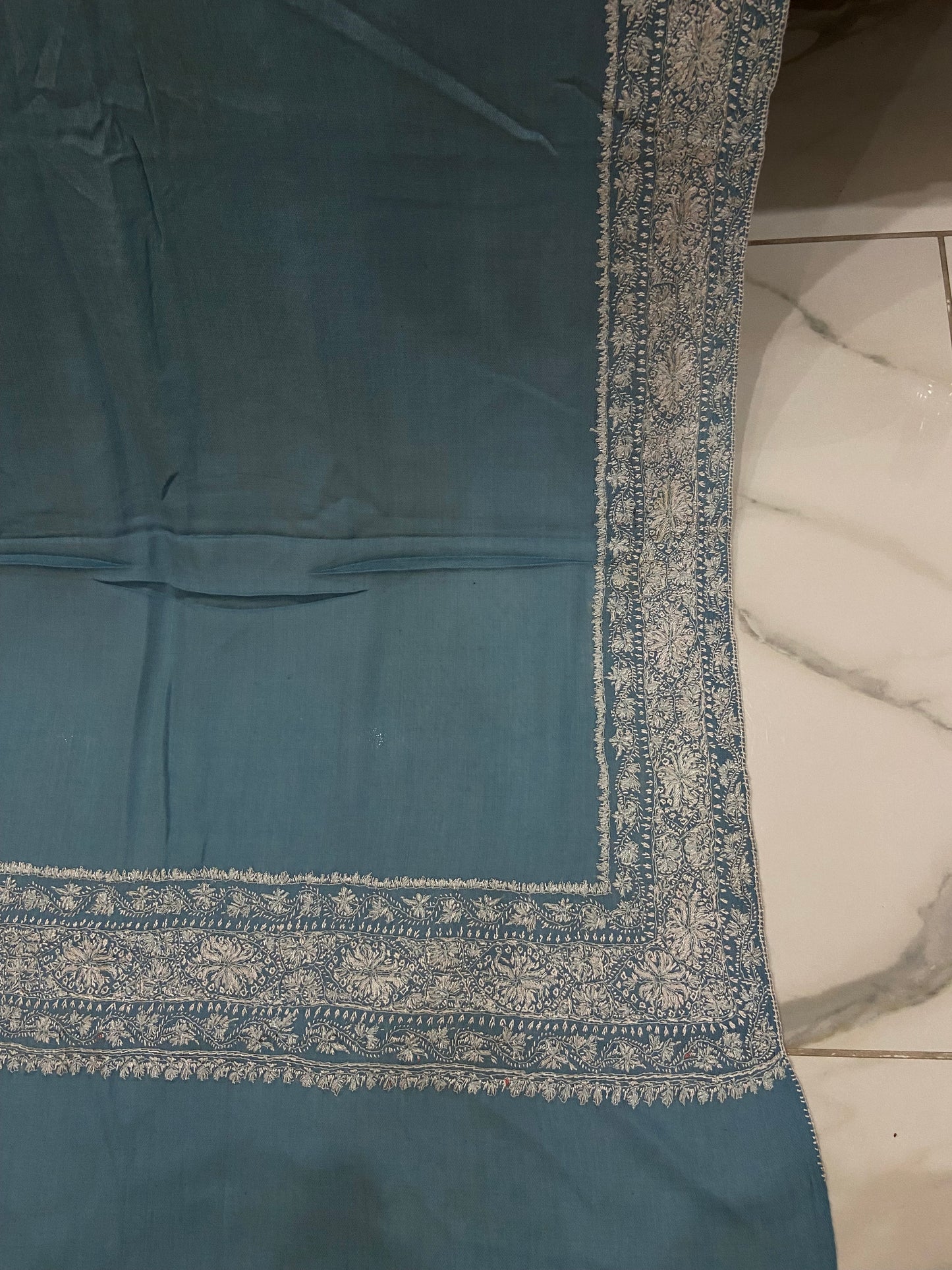 Toosh pashmina sui 4 side embroidered boarder