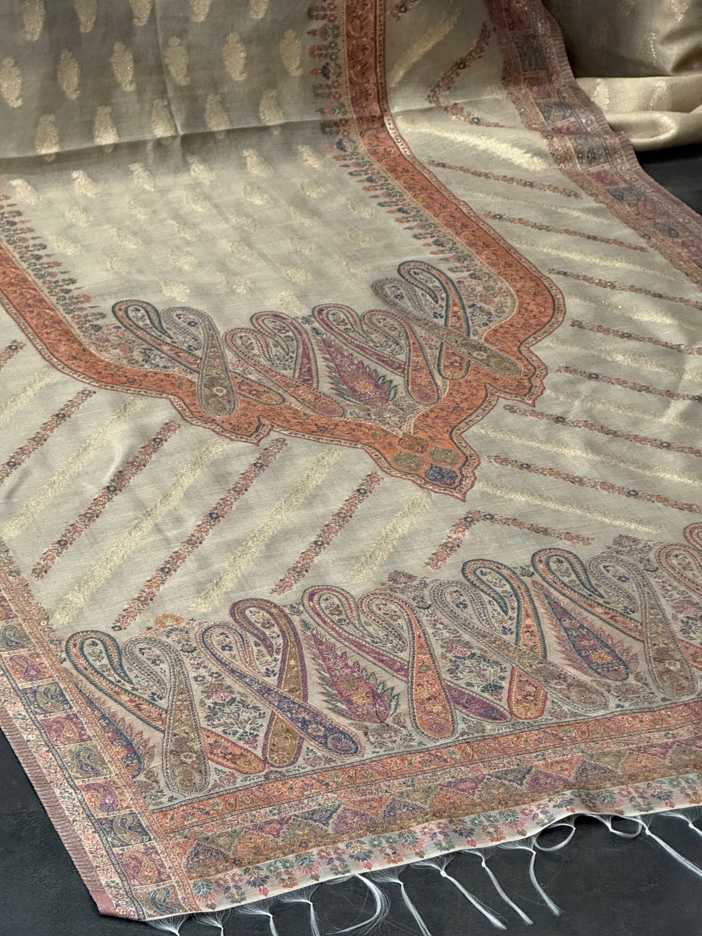 REGAL LOOM