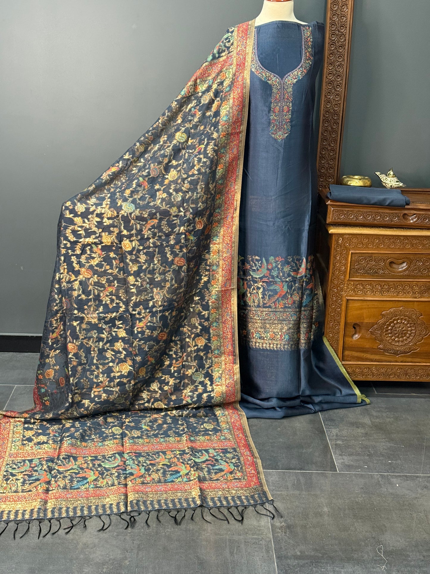 REGAL LOOM