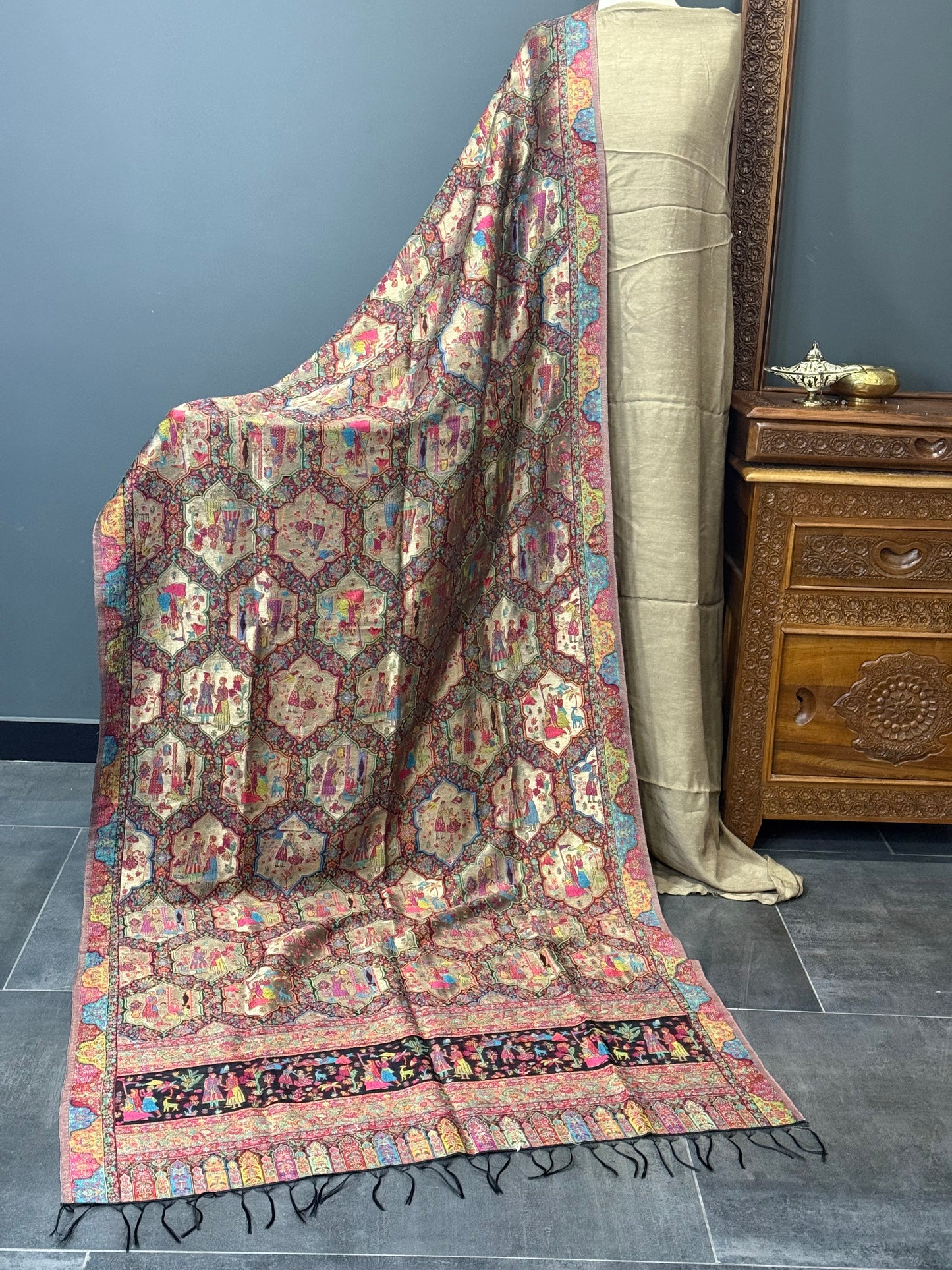 REGAL LOOM SHAHI RESHAM
