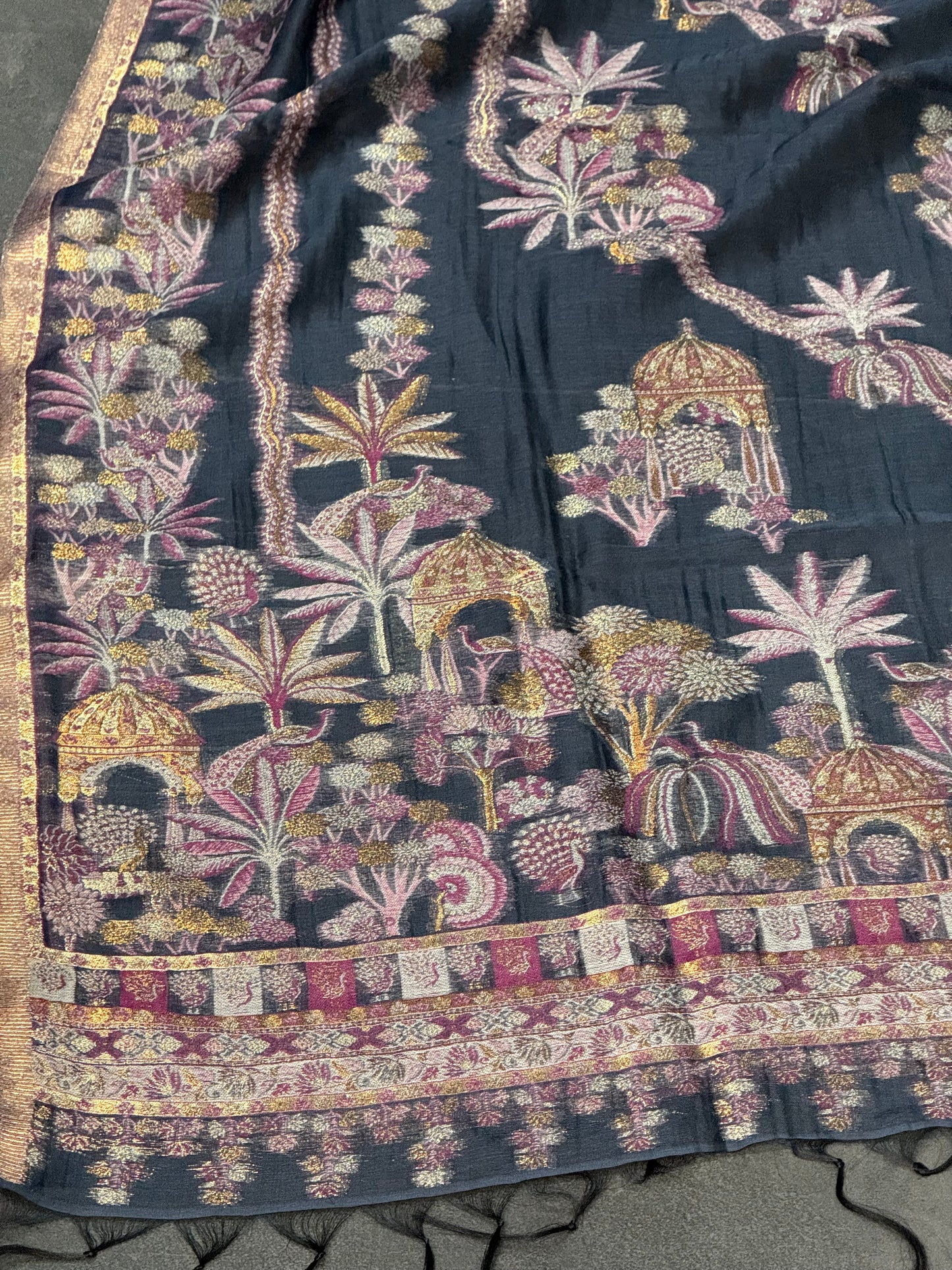 REGAL LOOM