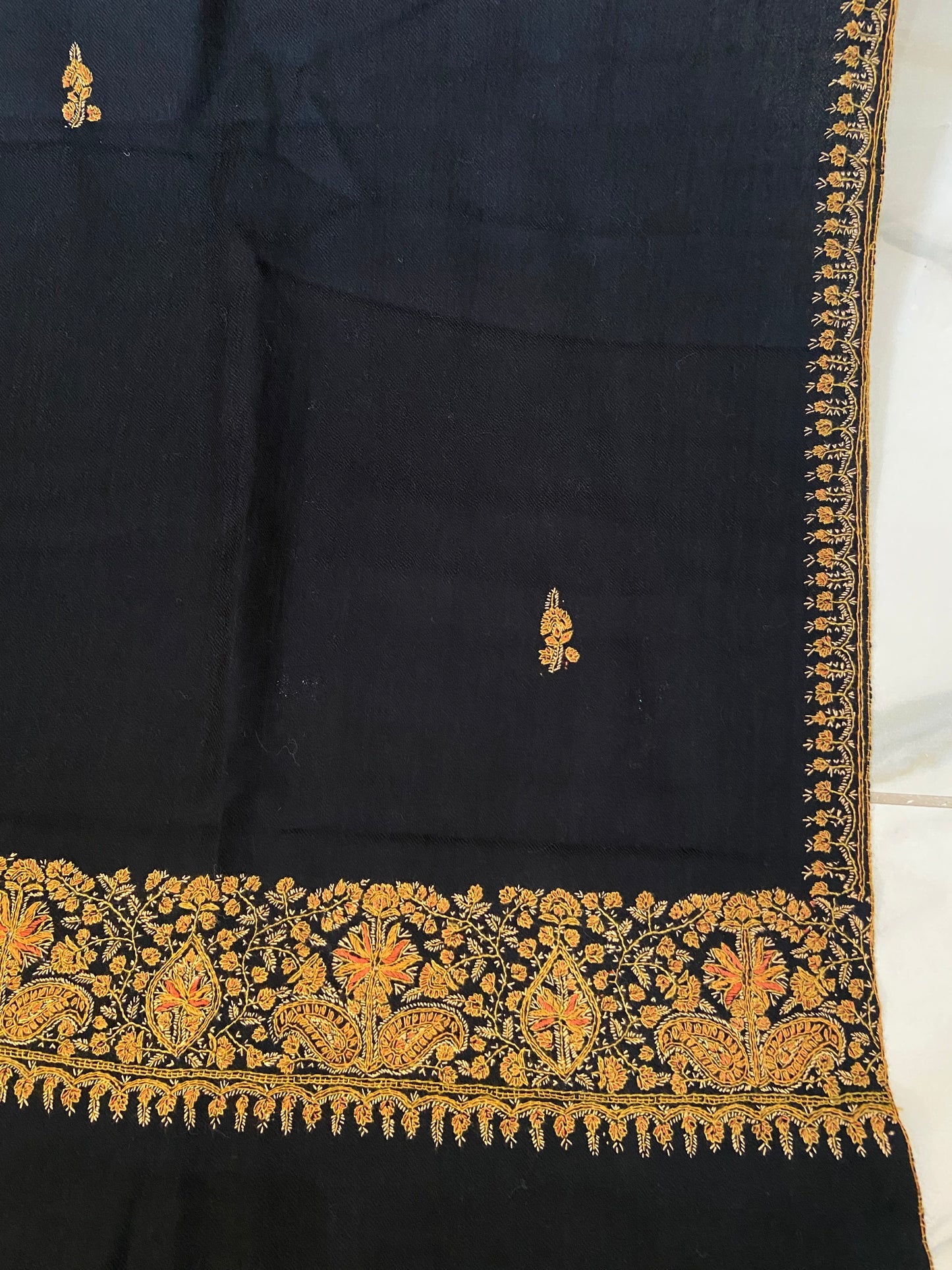 Toosh pashmina sui 4 side embroidered boarder